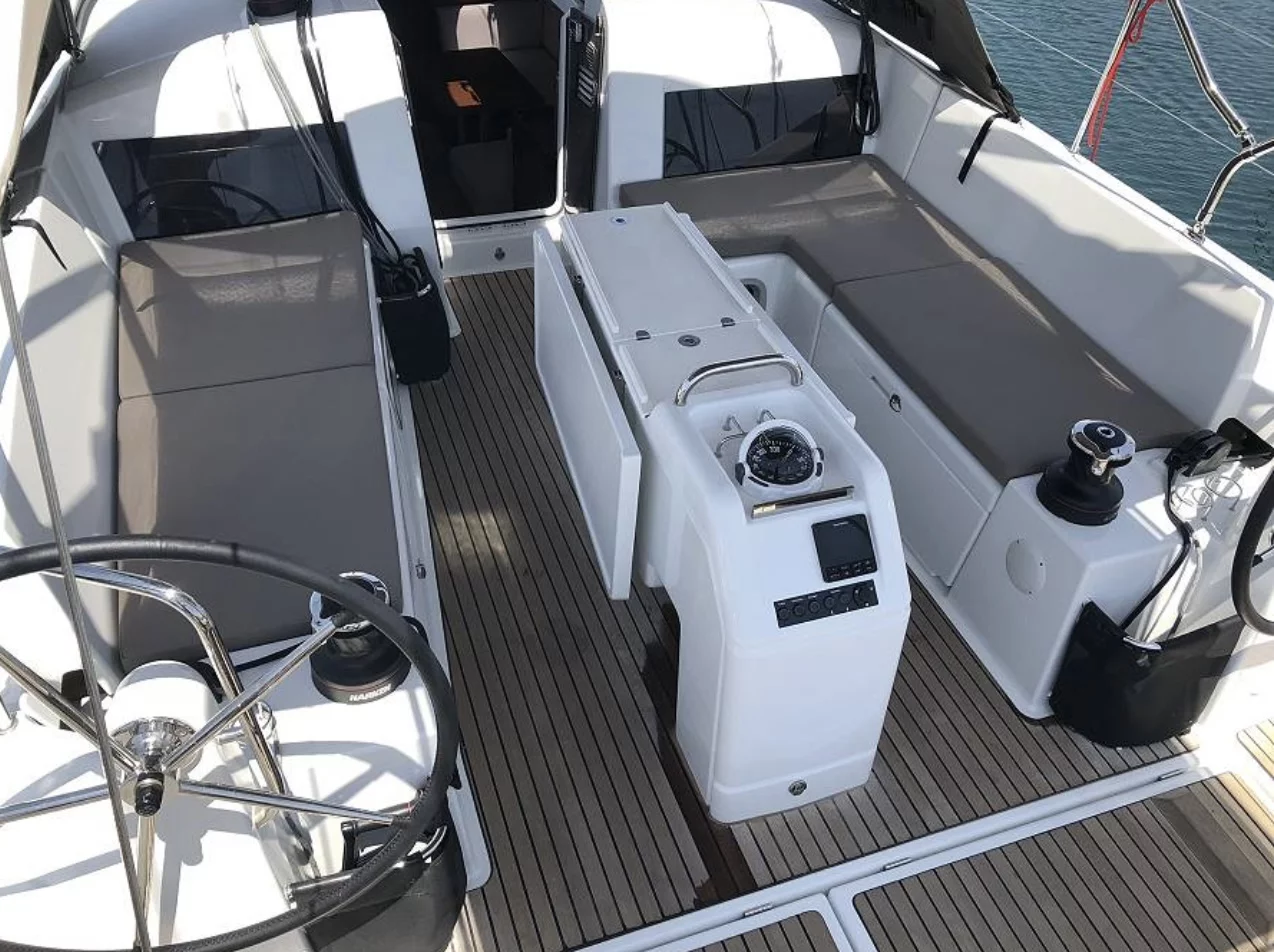Sun Odyssey 440 (Tikal 3)  - 8