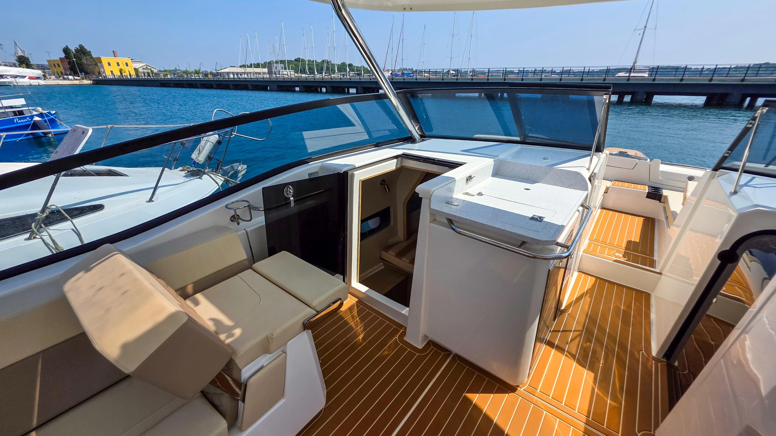 Aquila 32 Sport (Aquila 32)  - 13