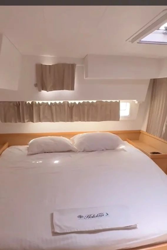 Lagoon 42 (ALBERTINA 2025 refit -, , Solar, Electric winch, remote control gangway)  - 1