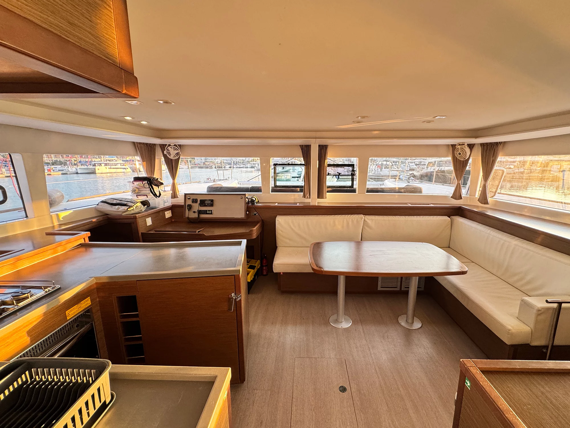 Lagoon 450 Sport (Salty Love) Interior image - 10