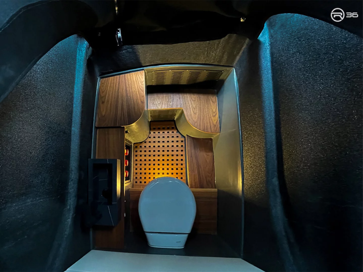 Rock Marine 36 (AELIA) Interior image - 9