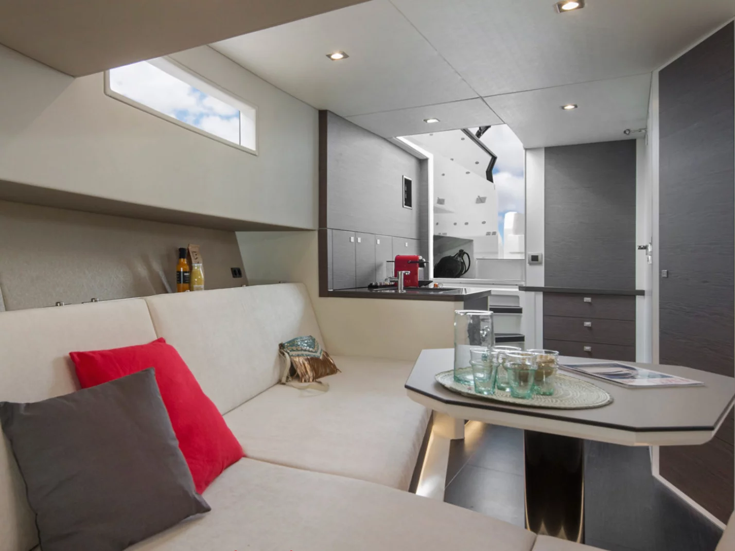 Vanquish 43 (Placebo) Interior image - 16