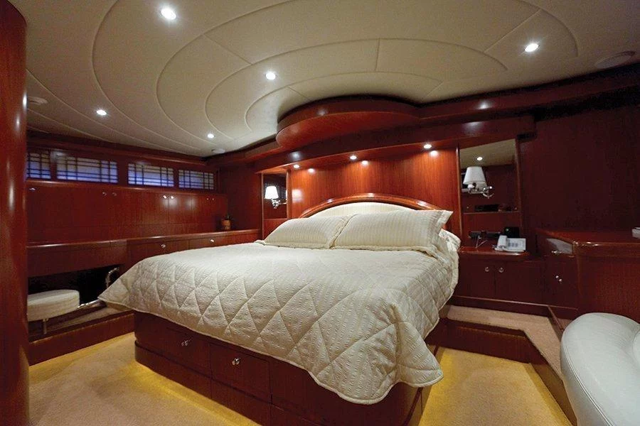 Johnson 87 (Johnson Baby) Johnson 87 Luxury yacht VIP cabin - 3
