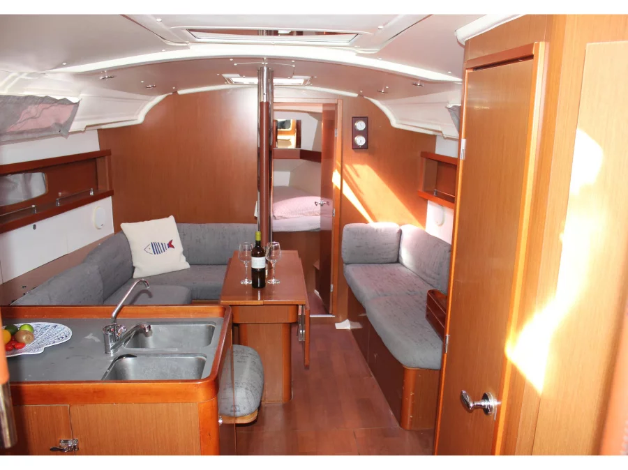 Oceanis 37 (Julie) Interior image - 1