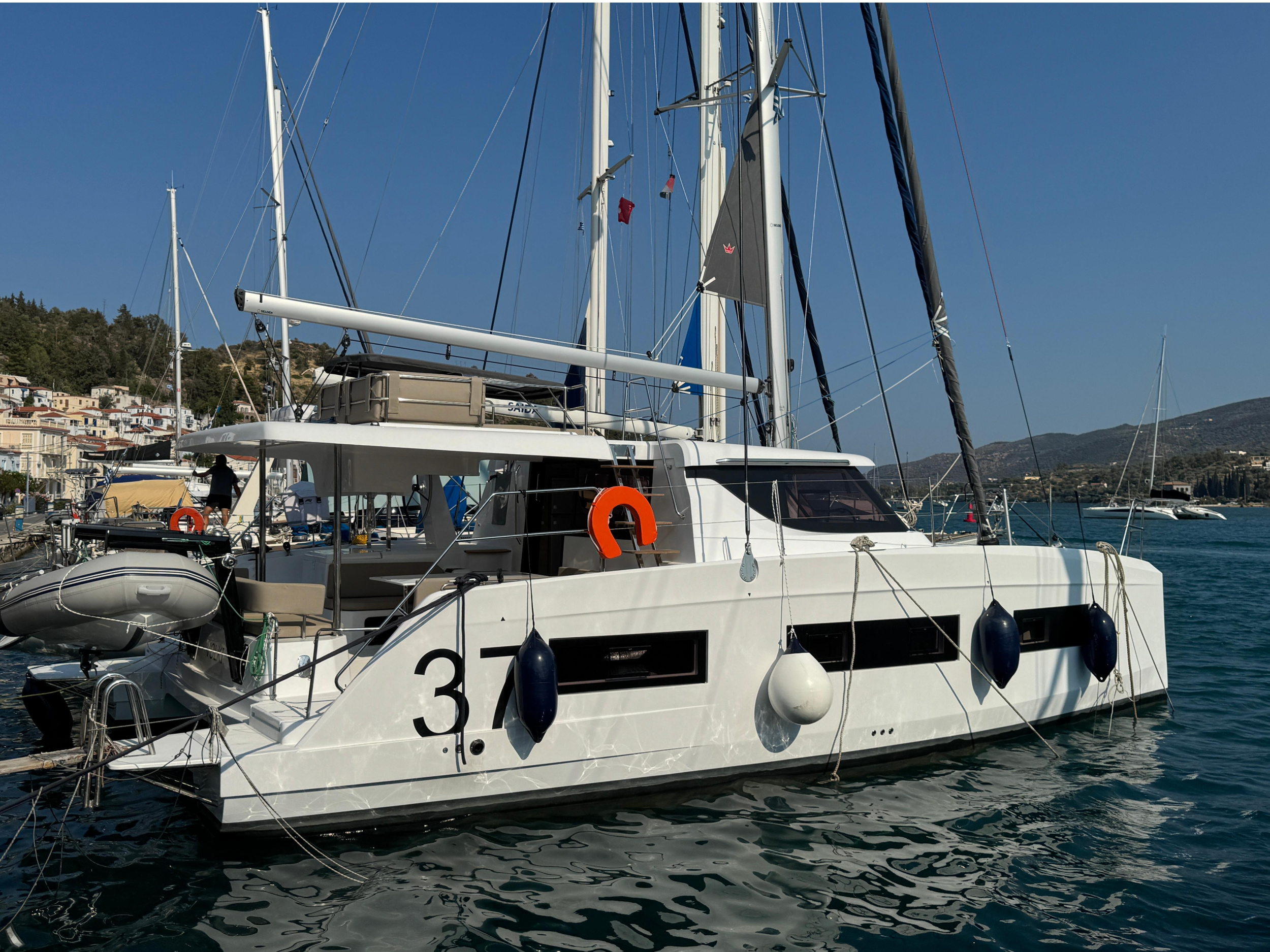 Photo #1 - Aventura 37 (VOLKI) in Athen - 62219