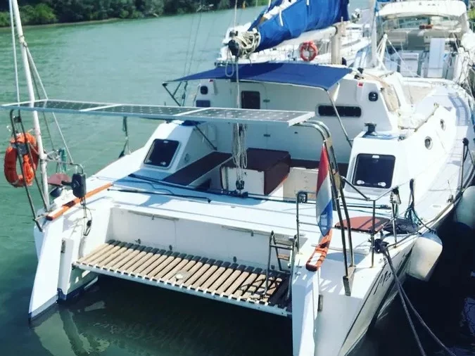 CAT 32 (Maui) Interior image - 3