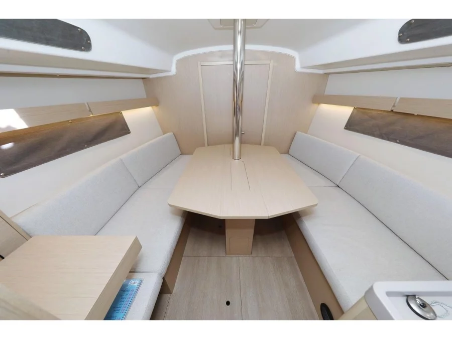Oceanis 34.1 (Rooster) Interior image - 18