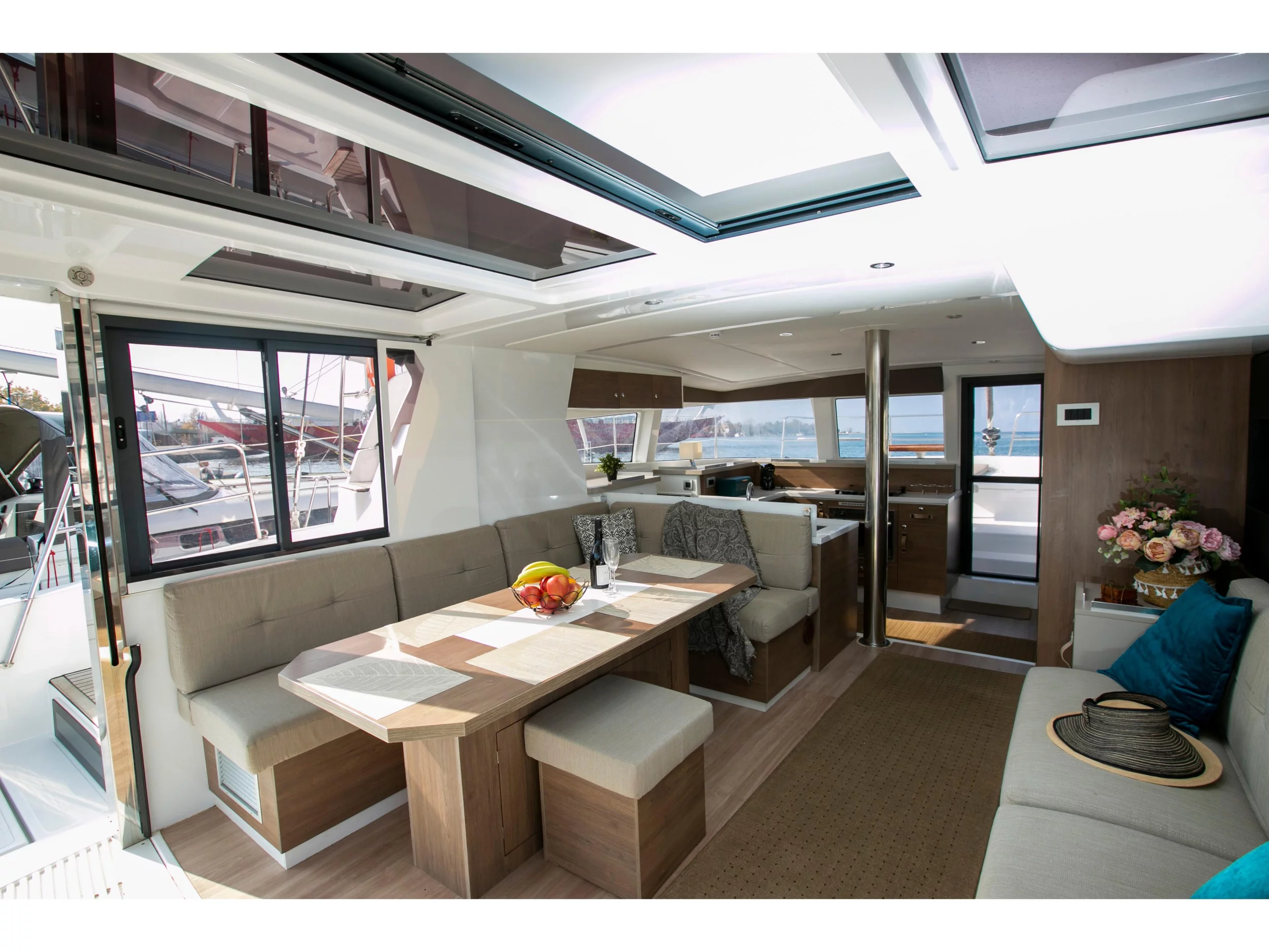 Bali 4.2 (North Cat 42) Interior image - 1