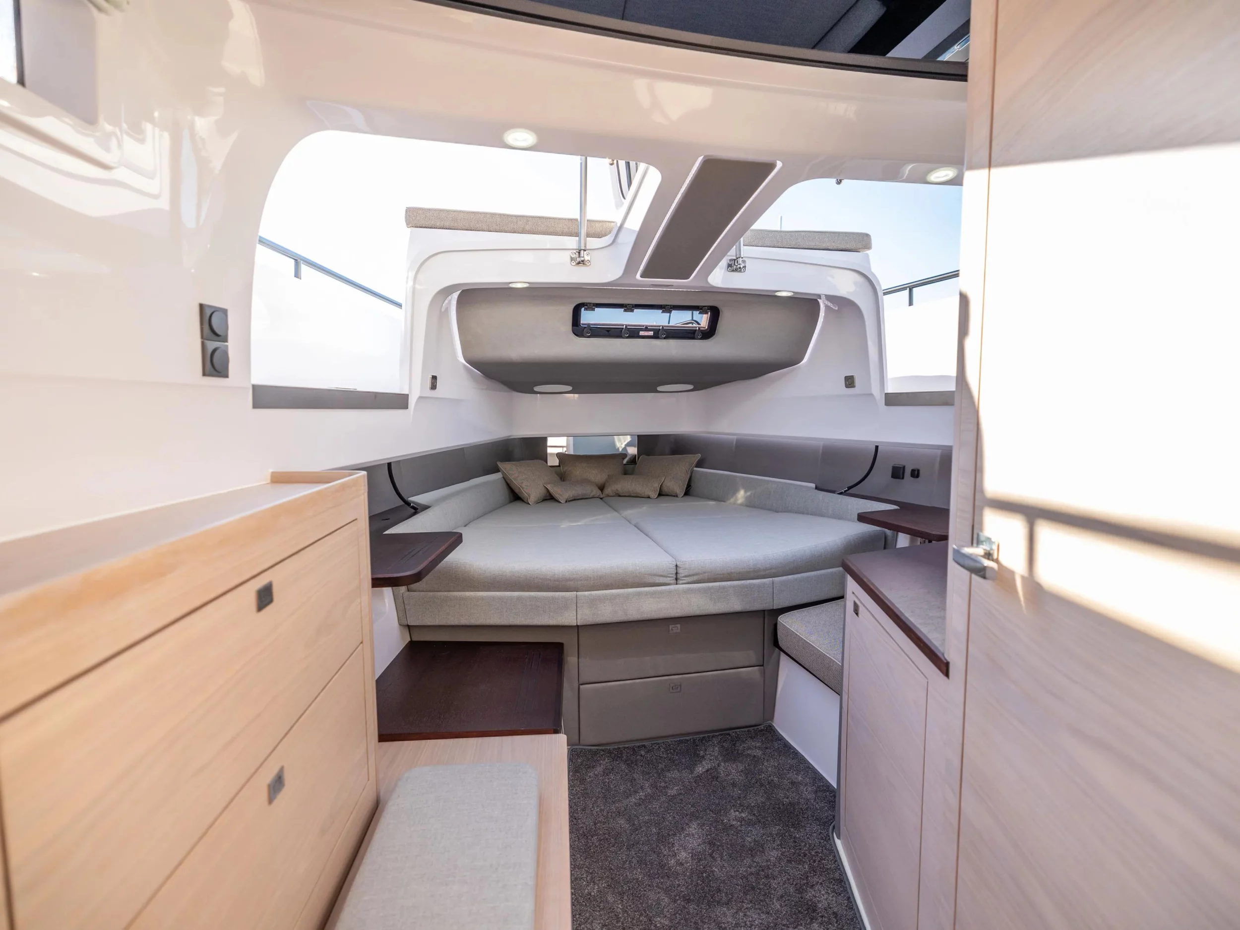 Axopar 45 Cross Top (Niko) Interior image - 9