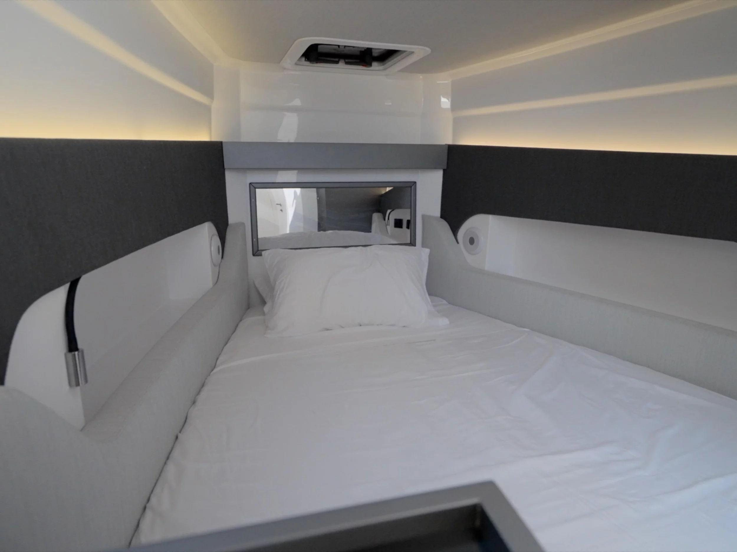 Pirelli 50 EFB (Mister Gio) Interior image - 19