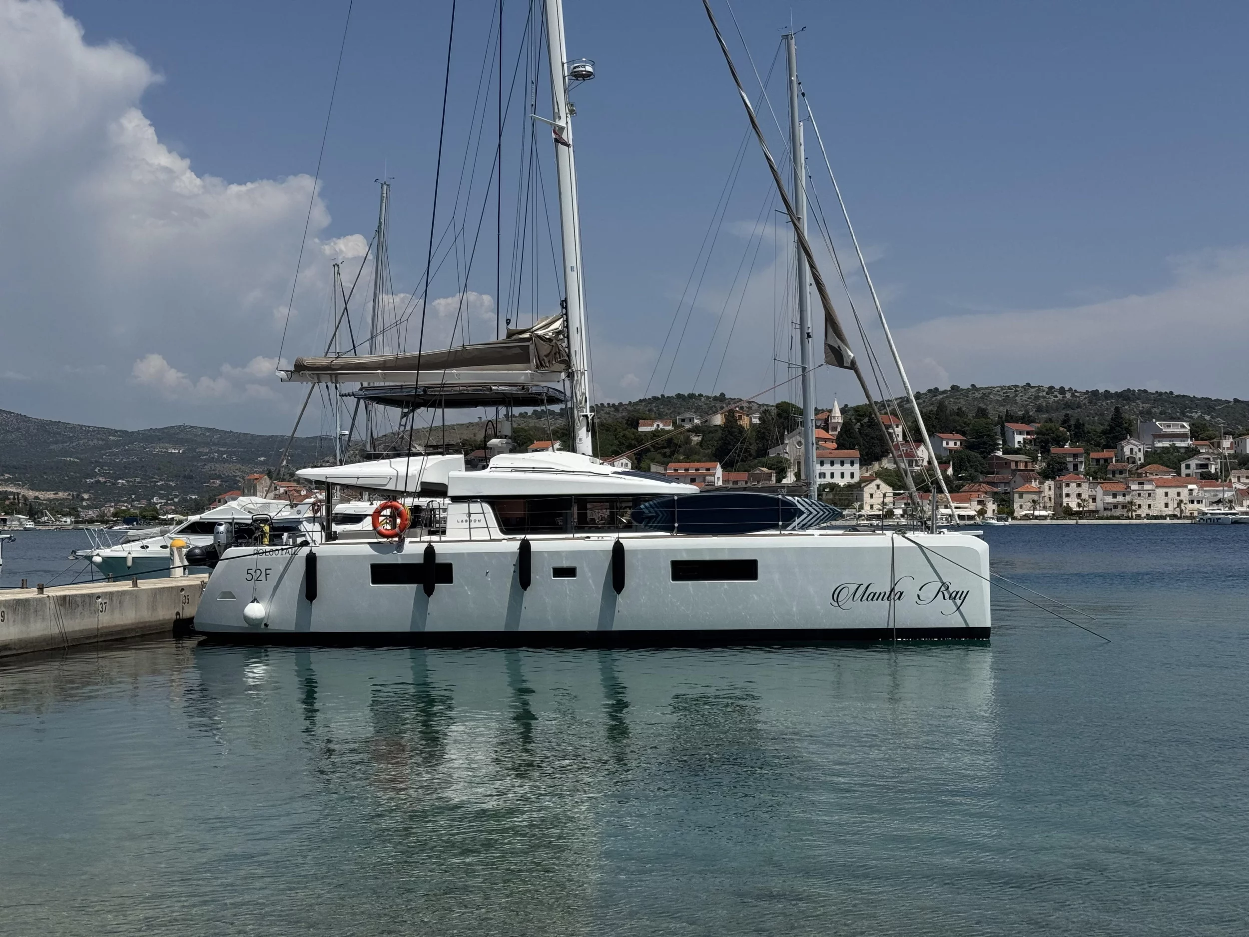Lagoon 52F (Manta Ray)  - 24