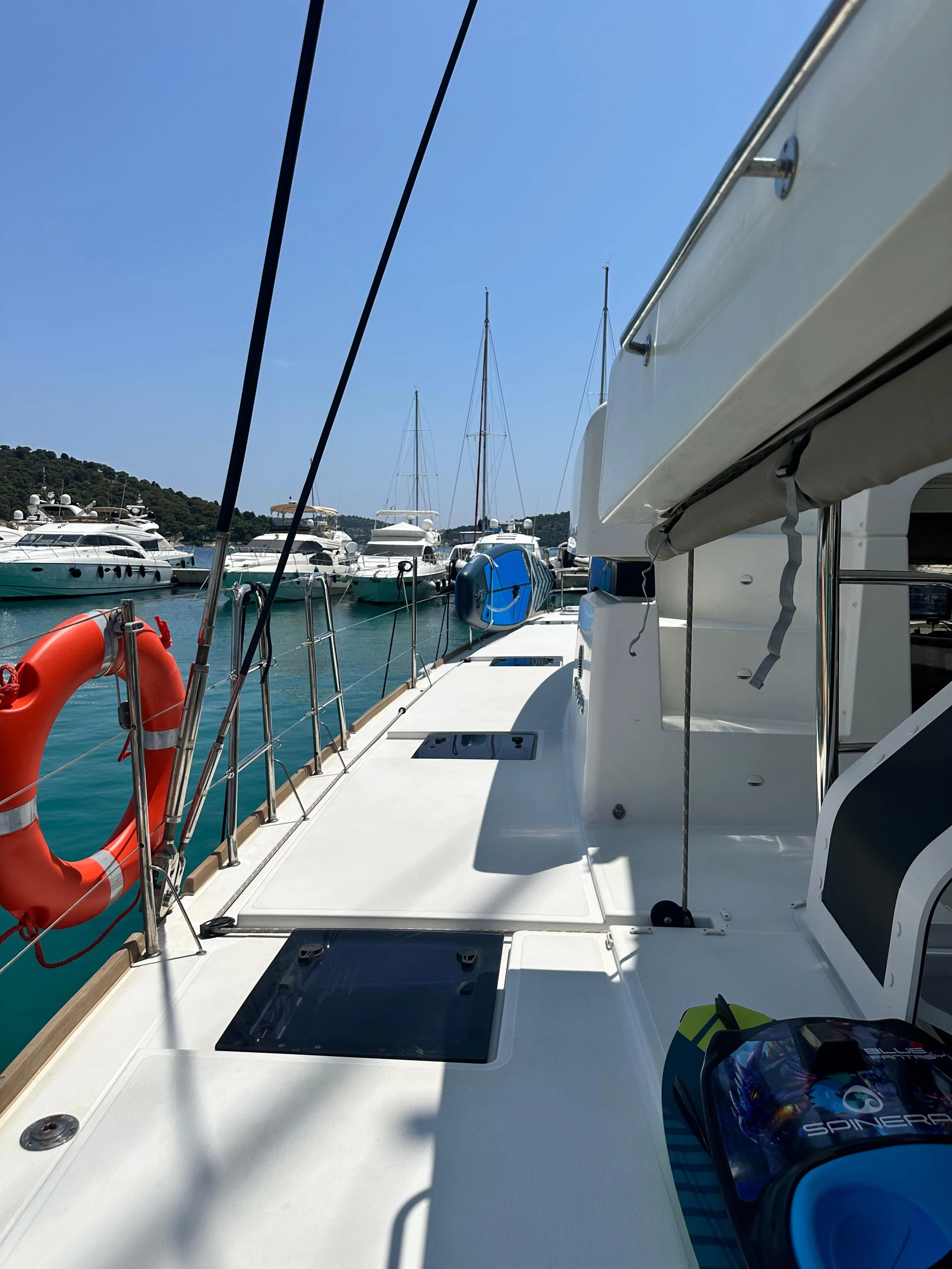 Lagoon 52F (Manta Ray)  - 22