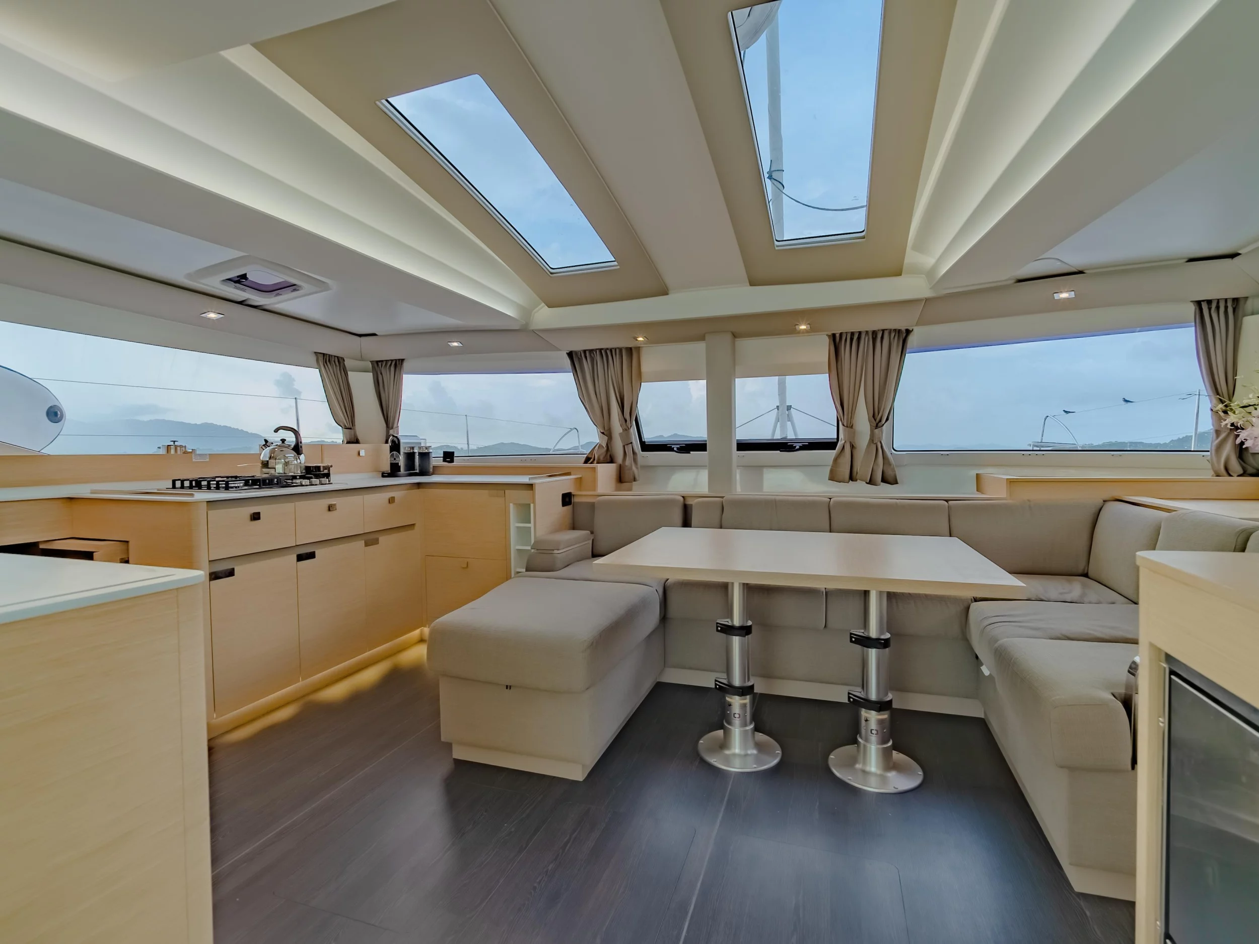 Elba 45 (Chammak Challo) Interior image - 3