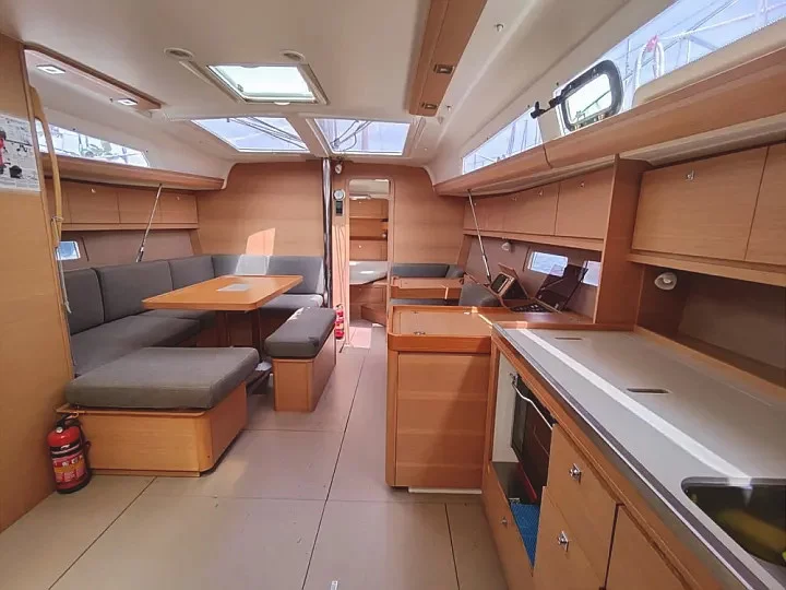 Dufour 410 Grand Large (Freedom) Interior image - 3