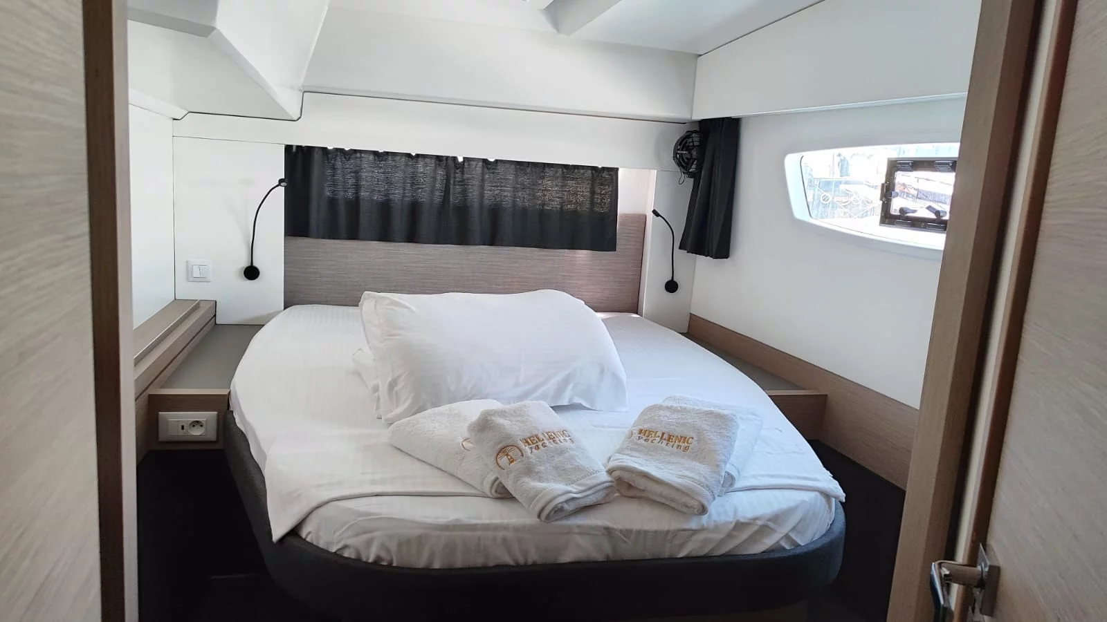 Fountaine Pajot Astrea 42 (Cicada)  - 14