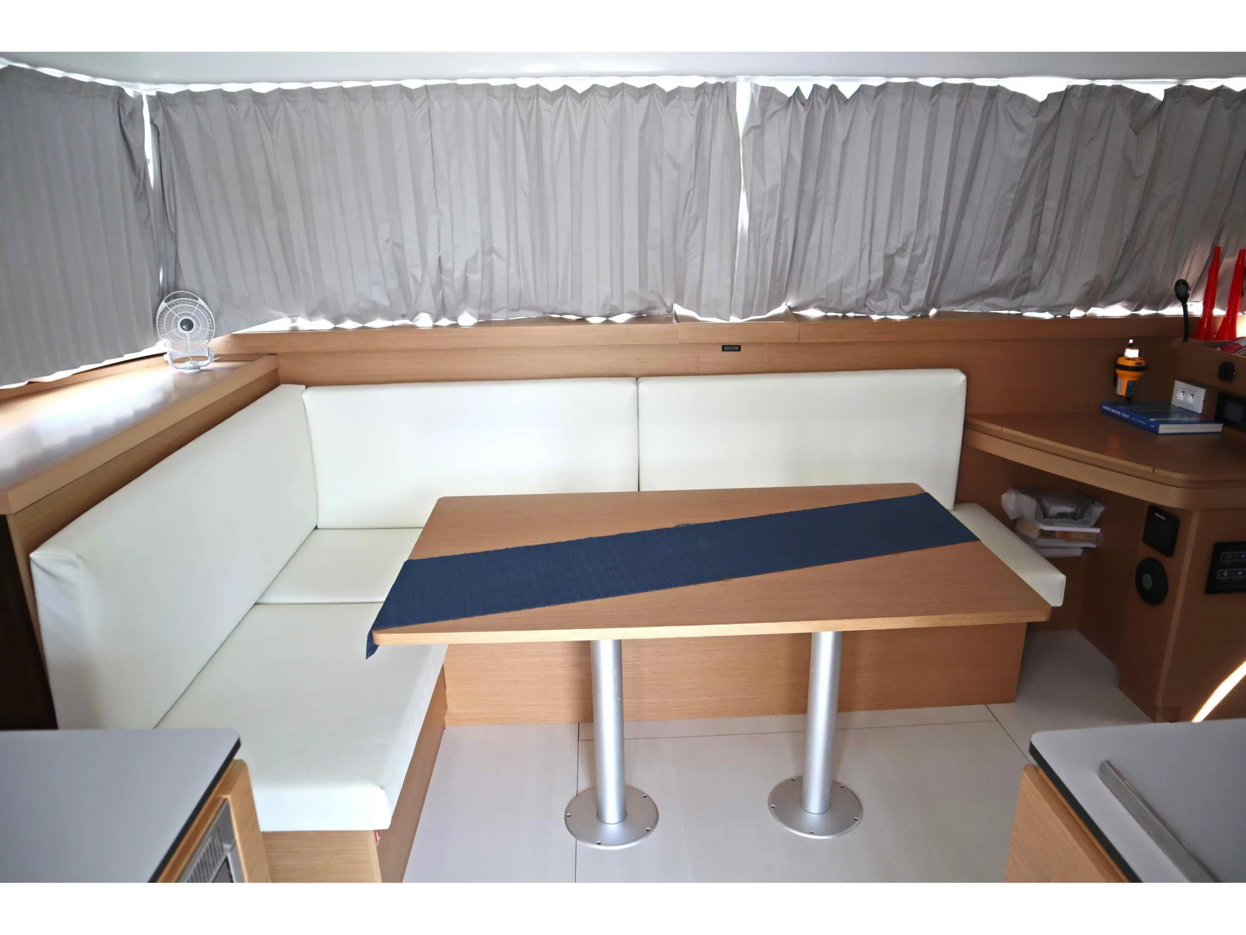 Excess 11 (Starfish) Interior image - 2