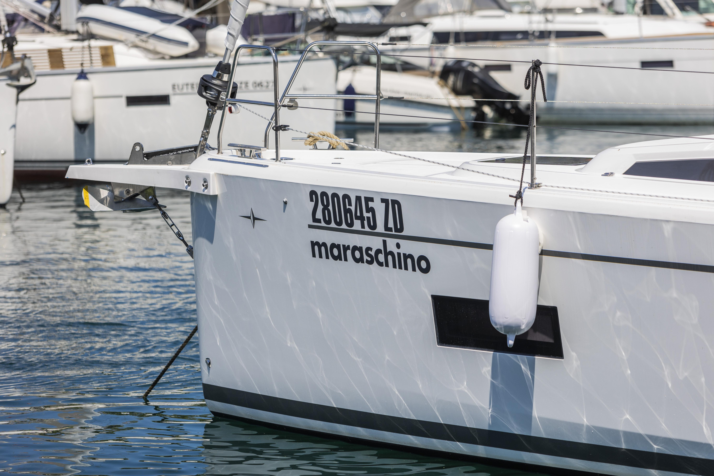 Photo #13 - Bavaria C42 (Maraschino) en Zadar - 18229