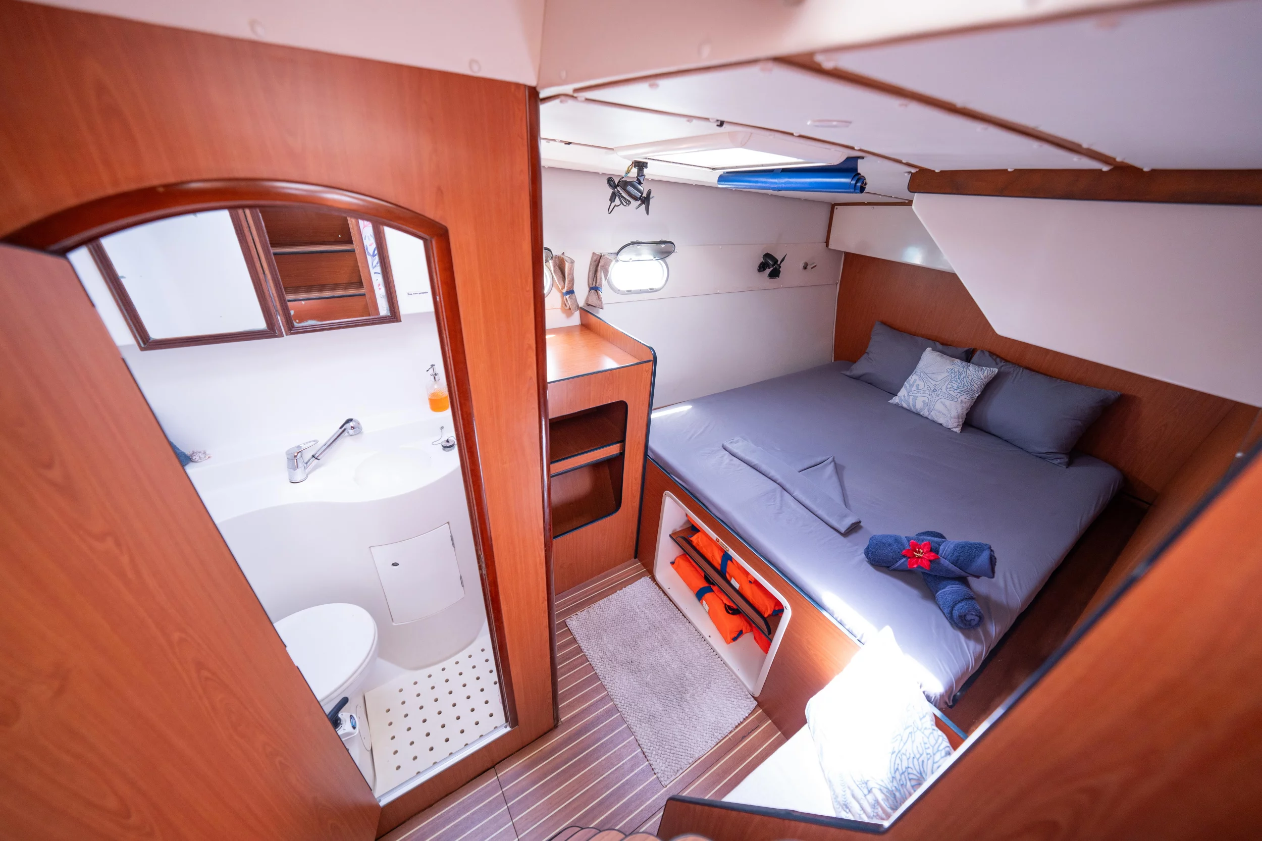 Lagoon Switch 570 (Faro)  - 1