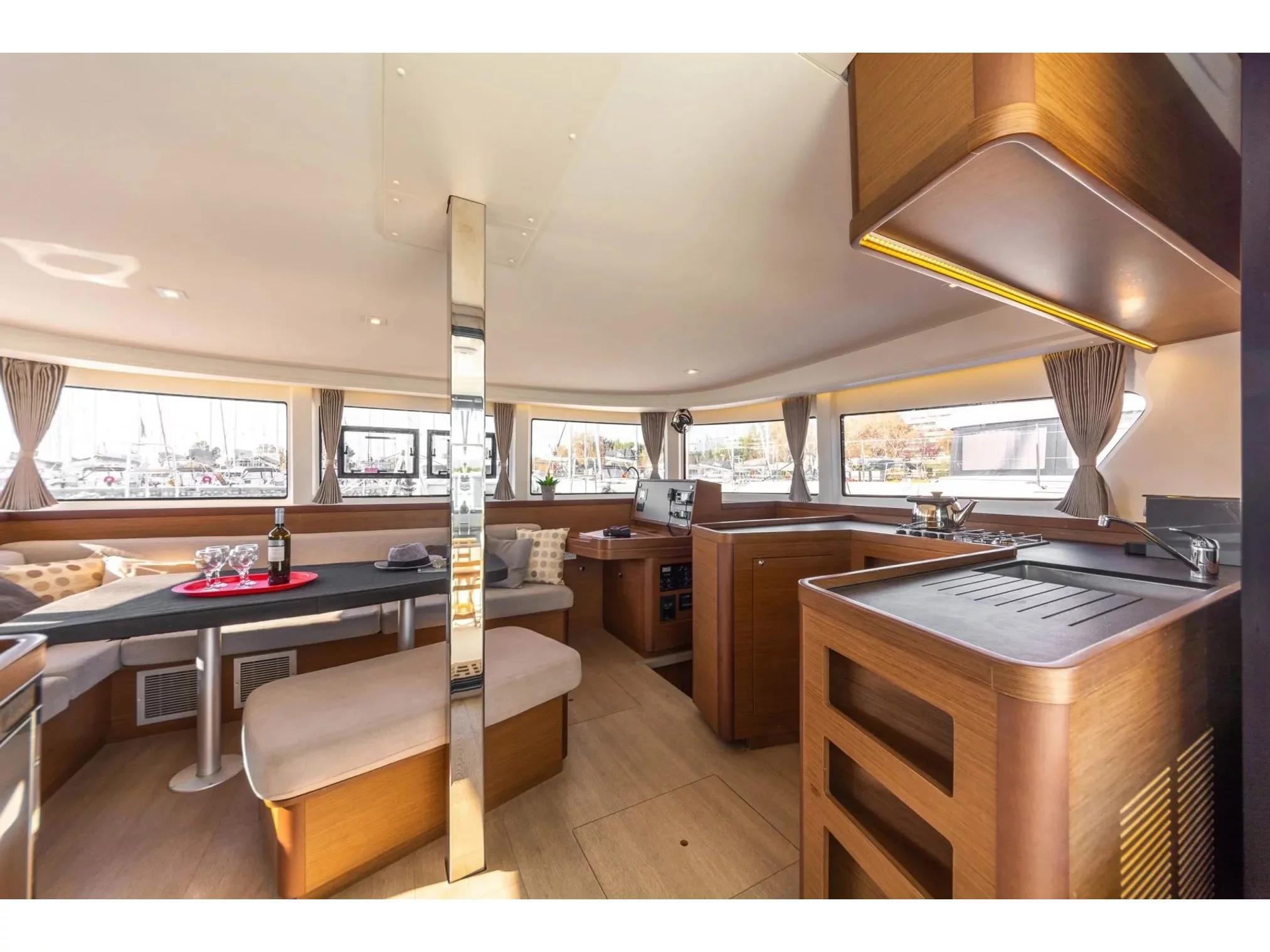 Lagoon 42 (Blue Ripple I) Interior image - 2