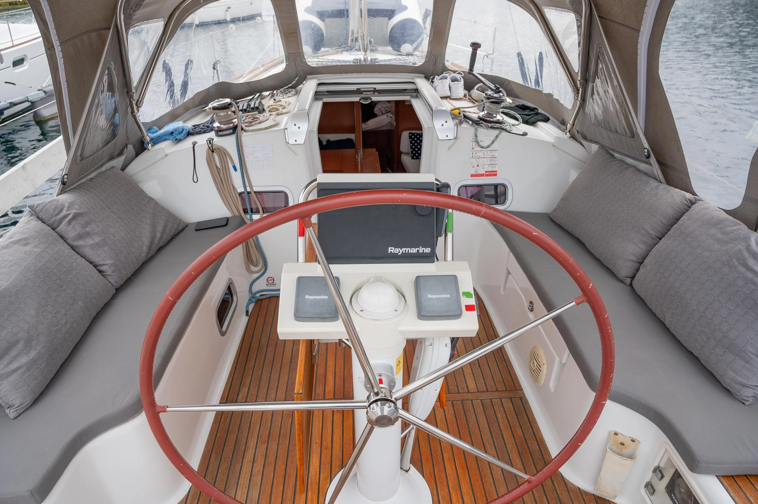 Beneteau Oceanis 37 (Serenade)  - 18