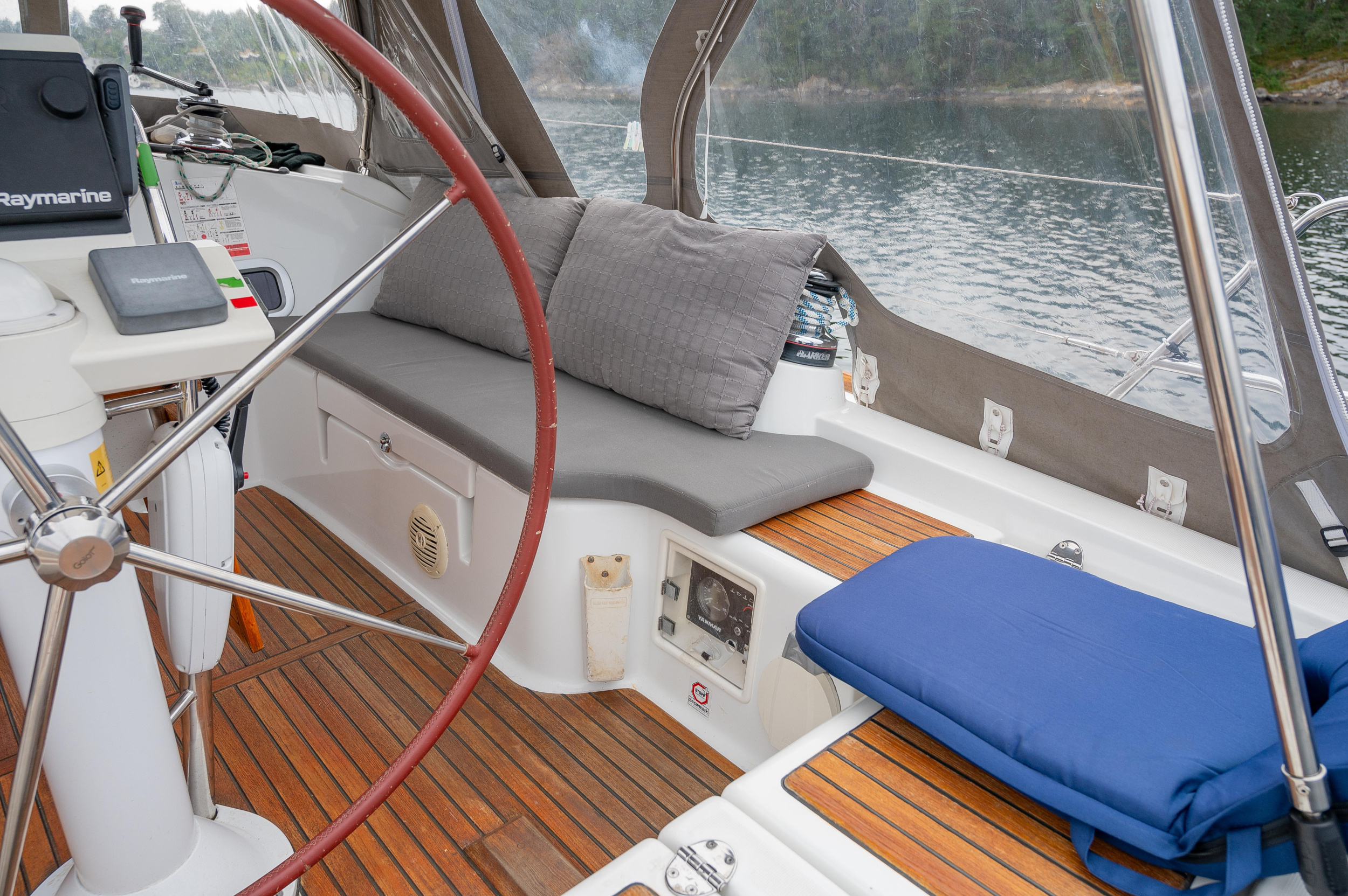 Photo #33 - Beneteau Oceanis 37 (Serenade) en Bergen - 61777