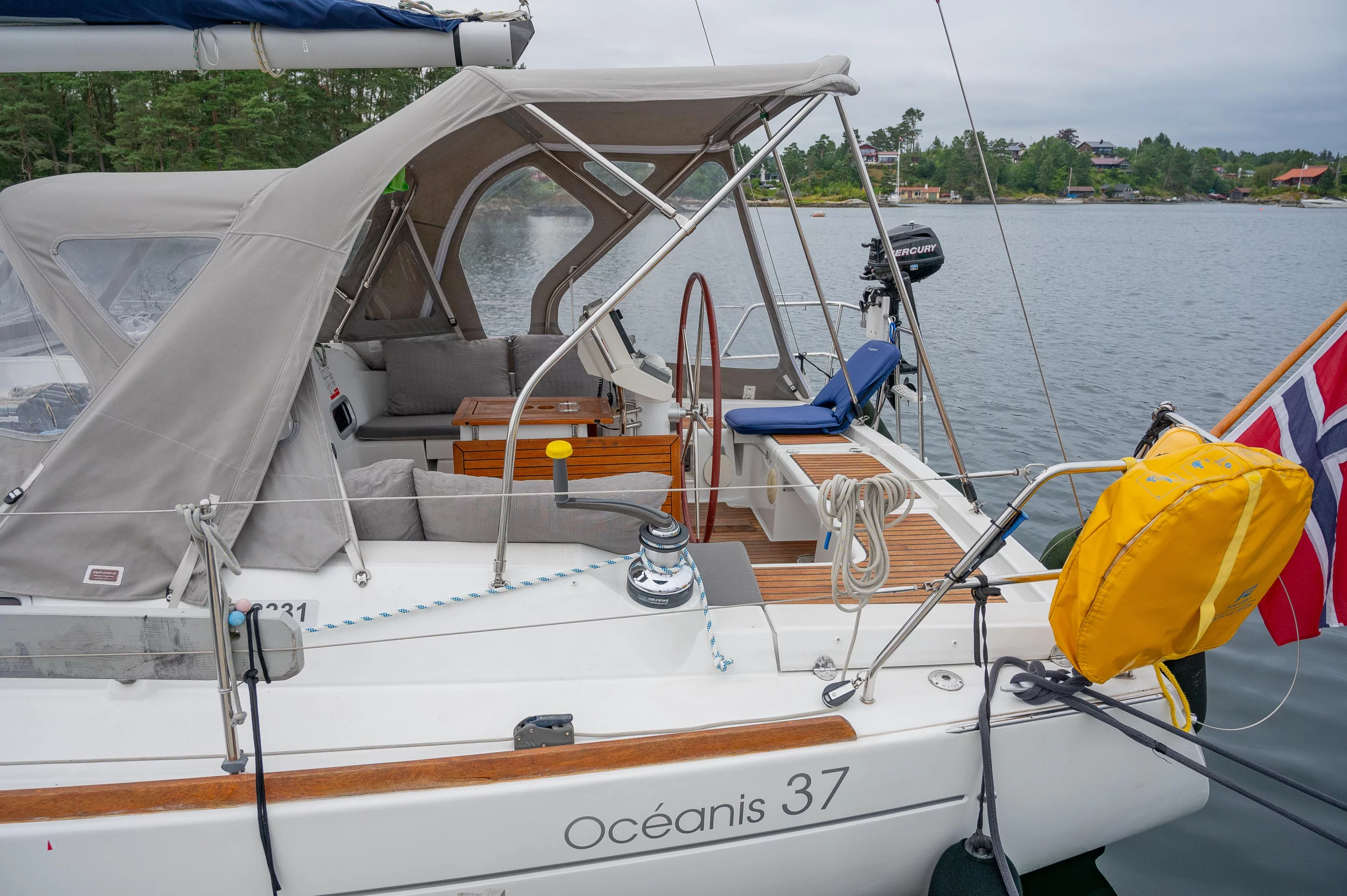 Beneteau Oceanis 37 (Serenade)  - 2