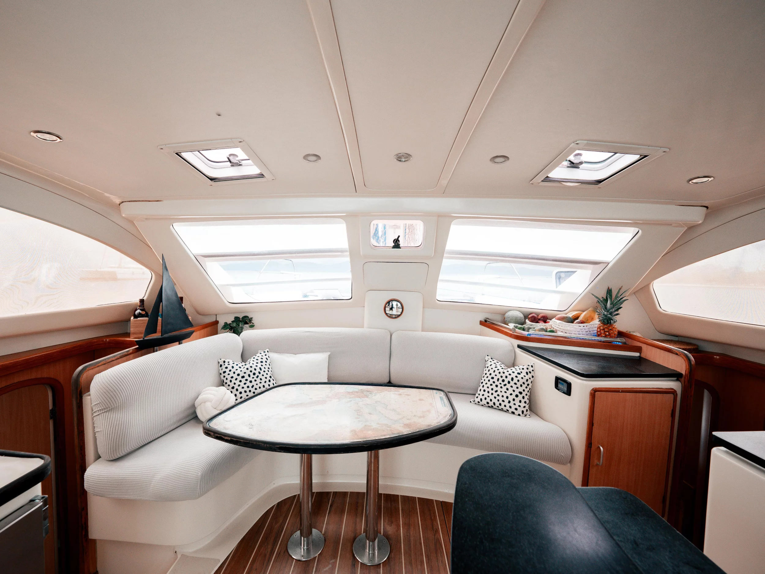 Leopard 40 (One Love) Interior image - 3