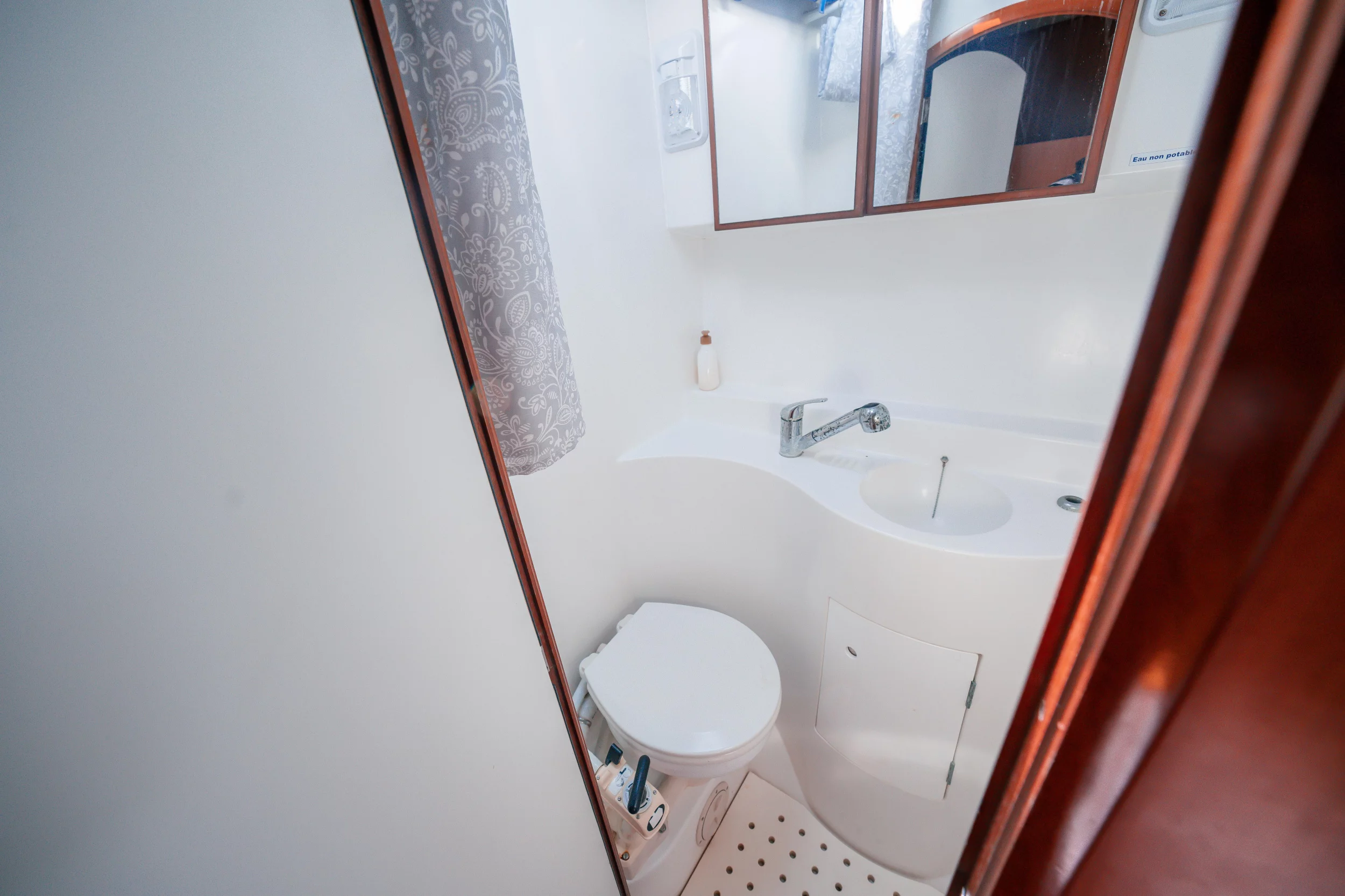 Lagoon Switch 570 (Charcot)  - 20