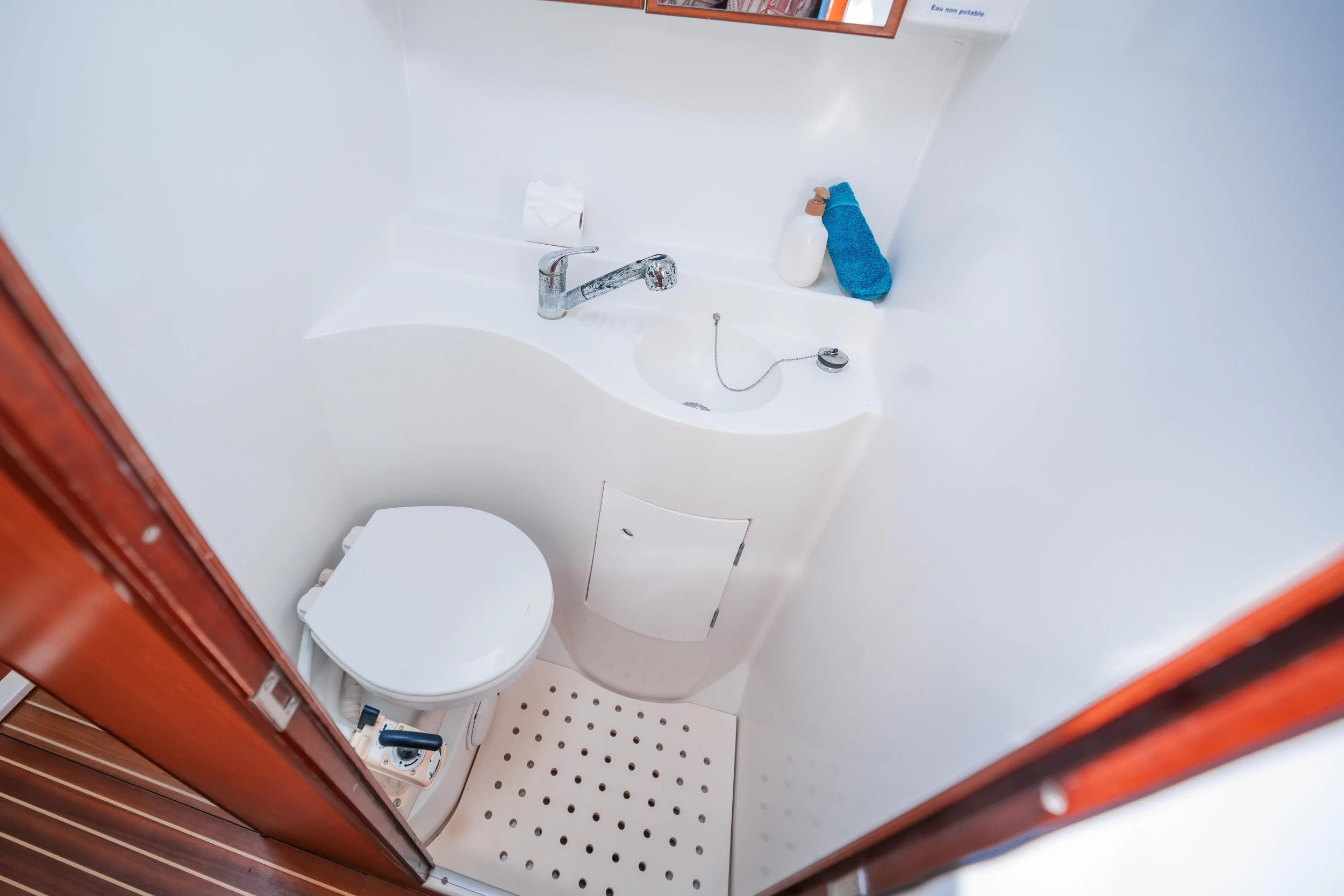 Lagoon Switch 570 (Charcot)  - 23