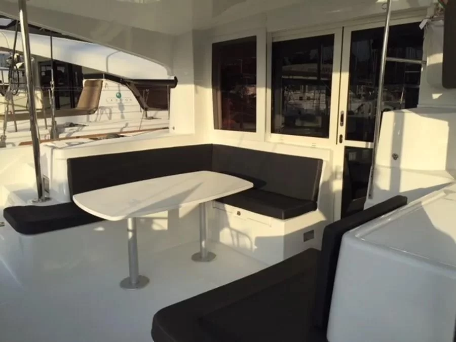 Lagoon 40 (VICTOR (Solar Panels, Electric WC, 12 pax, convertible saloon table, 1 SUP free of charge))  - 2