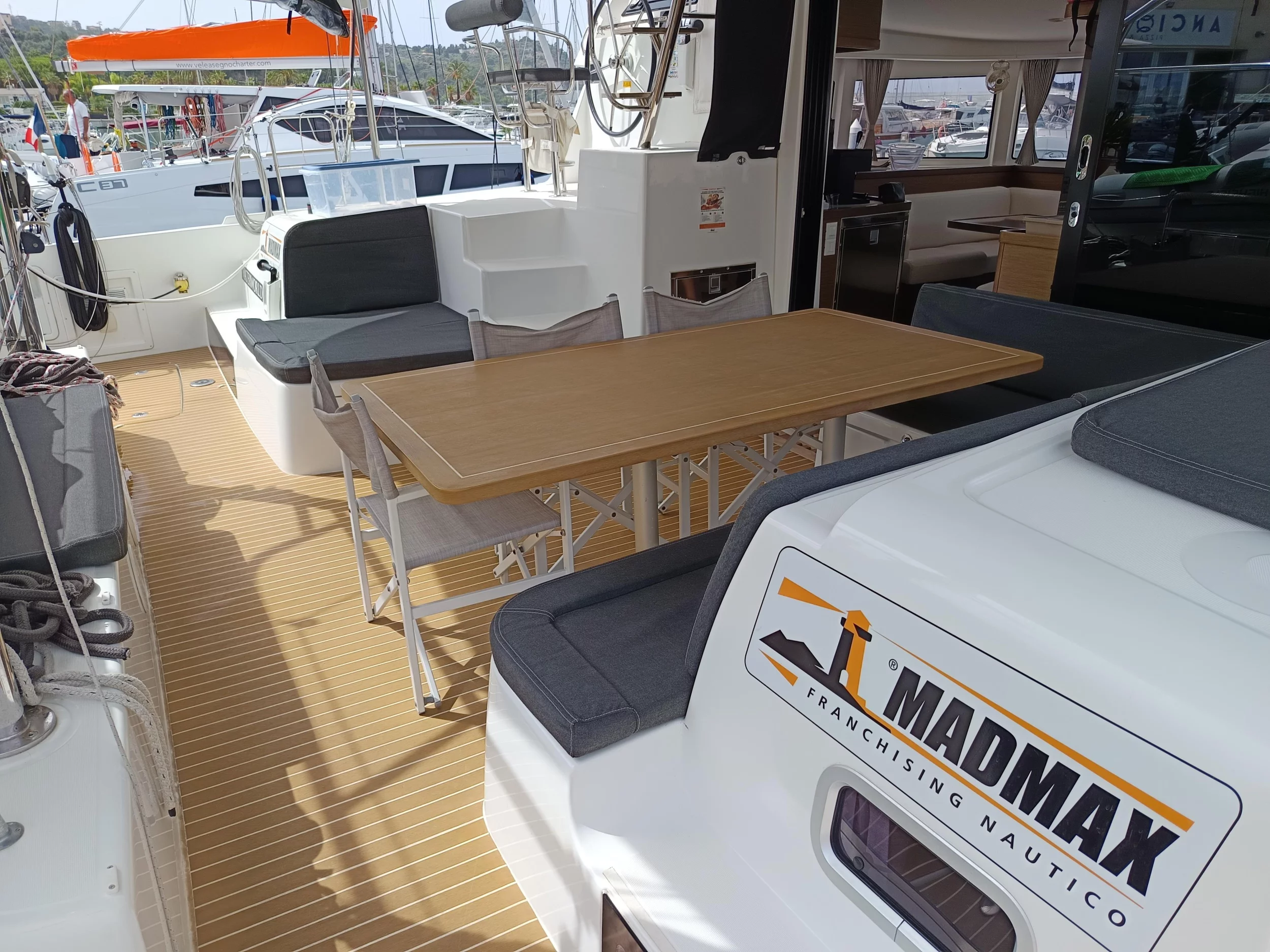 Lagoon 42 (Waterworld)  - 108