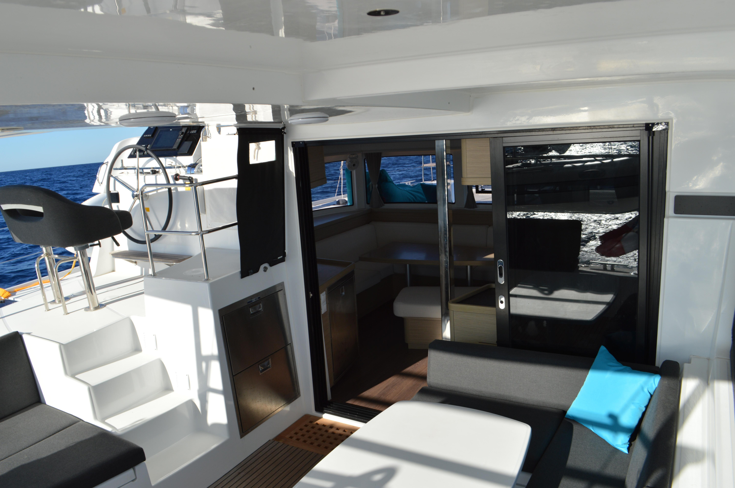 Photo #11 - Lagoon 42 (Odissea) in Simpson Bay - 63674