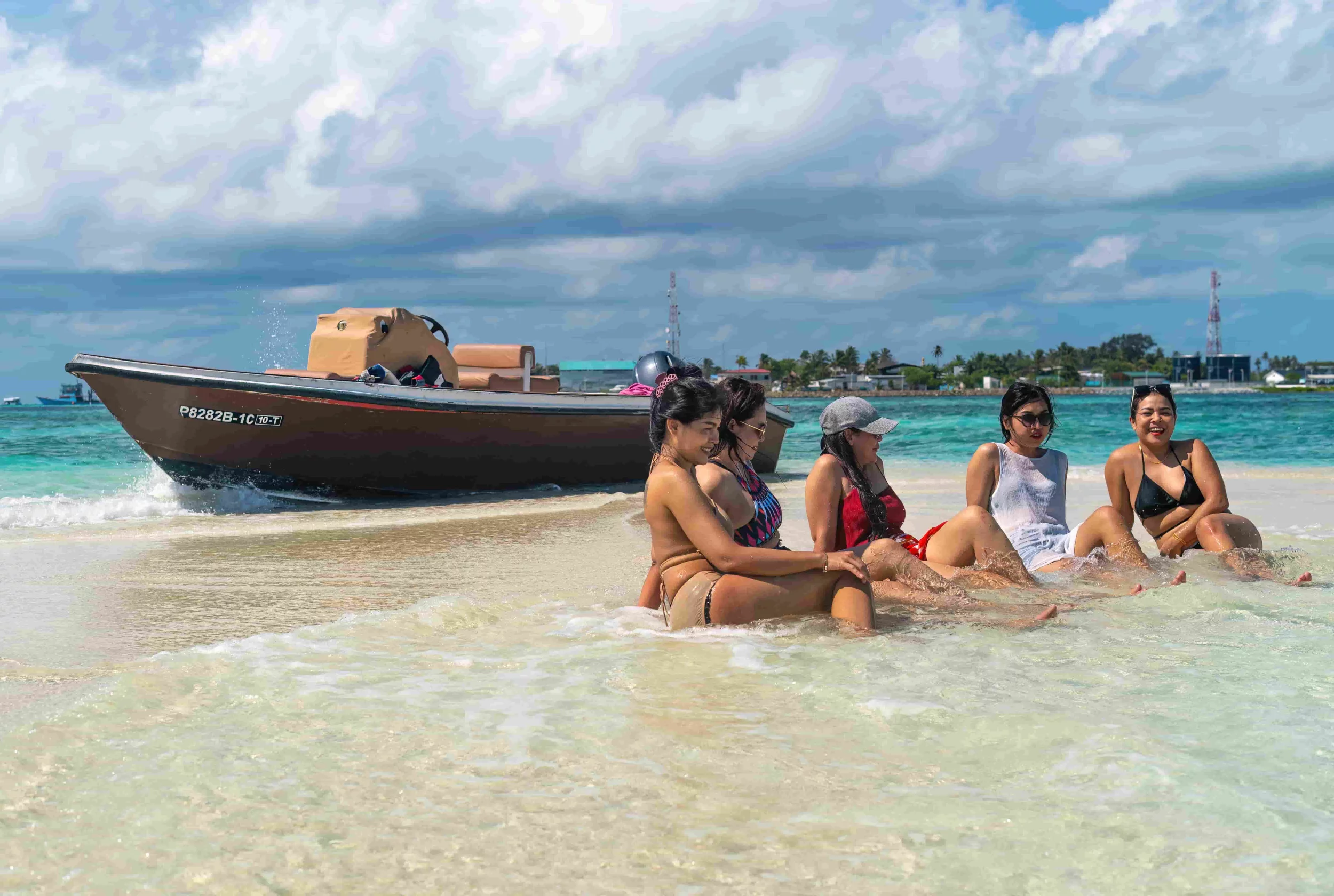 Custom build motoryacht (Atoll Villa)  - 12