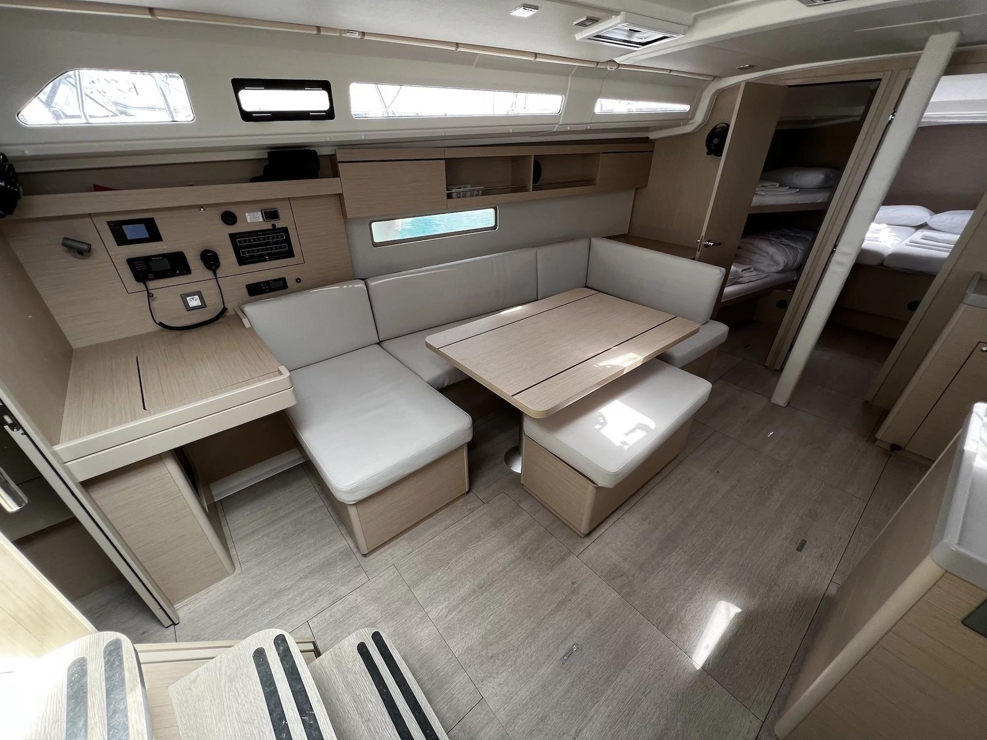 Oceanis 40.1 (Elizabeth) Interior image - 1