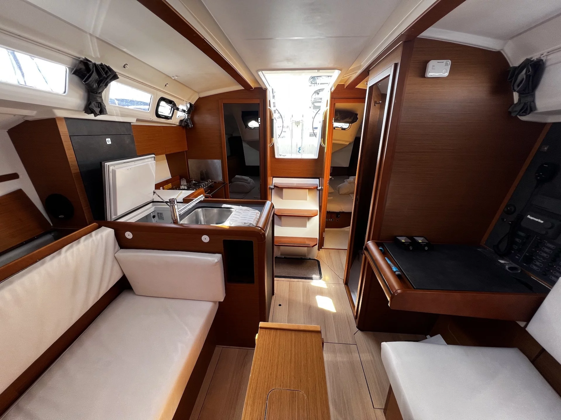 Sun Odyssey 349 (Lydia)  - 8
