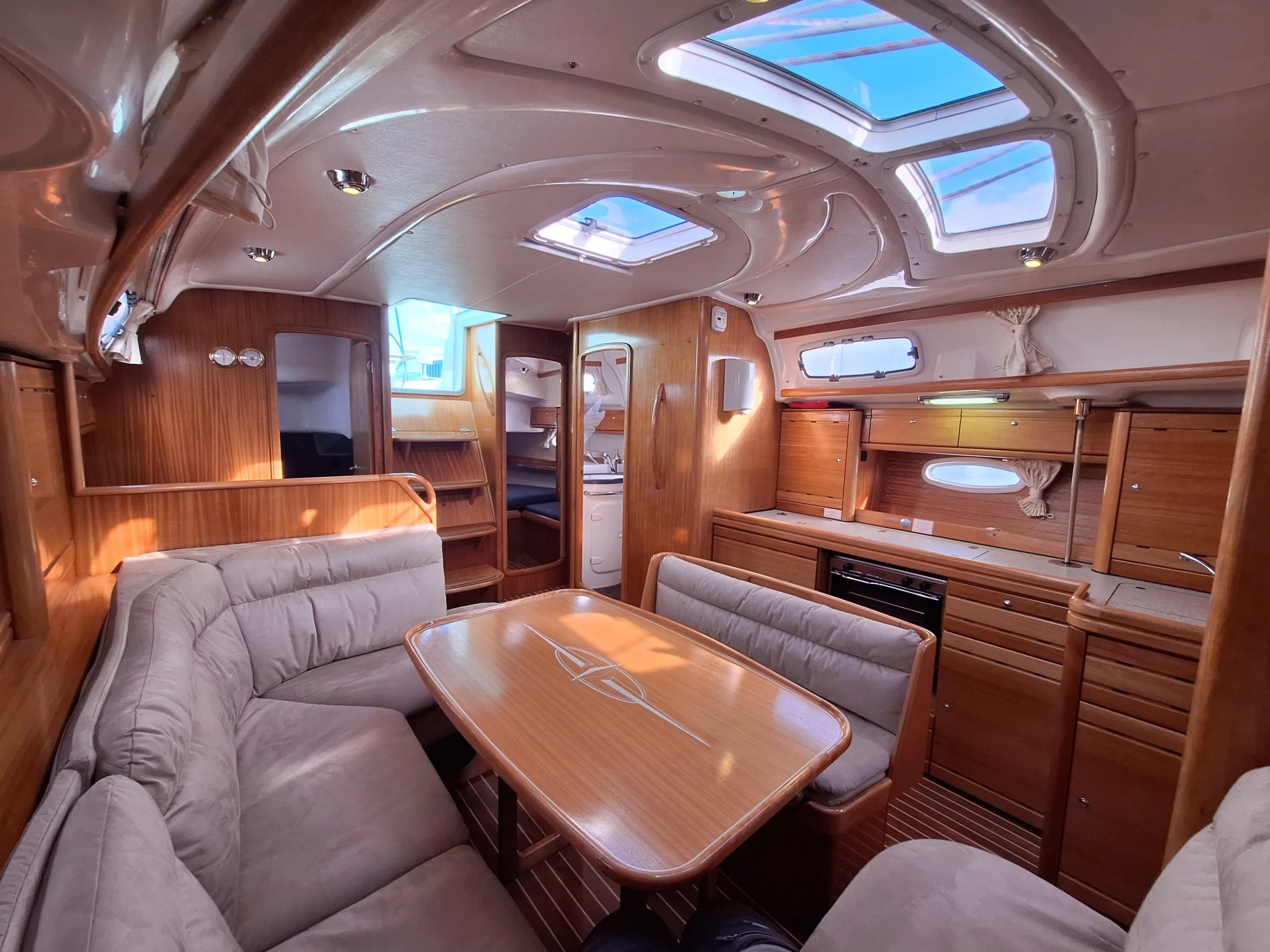 Bavaria 39 Cruiser (TY) Interior image - 9