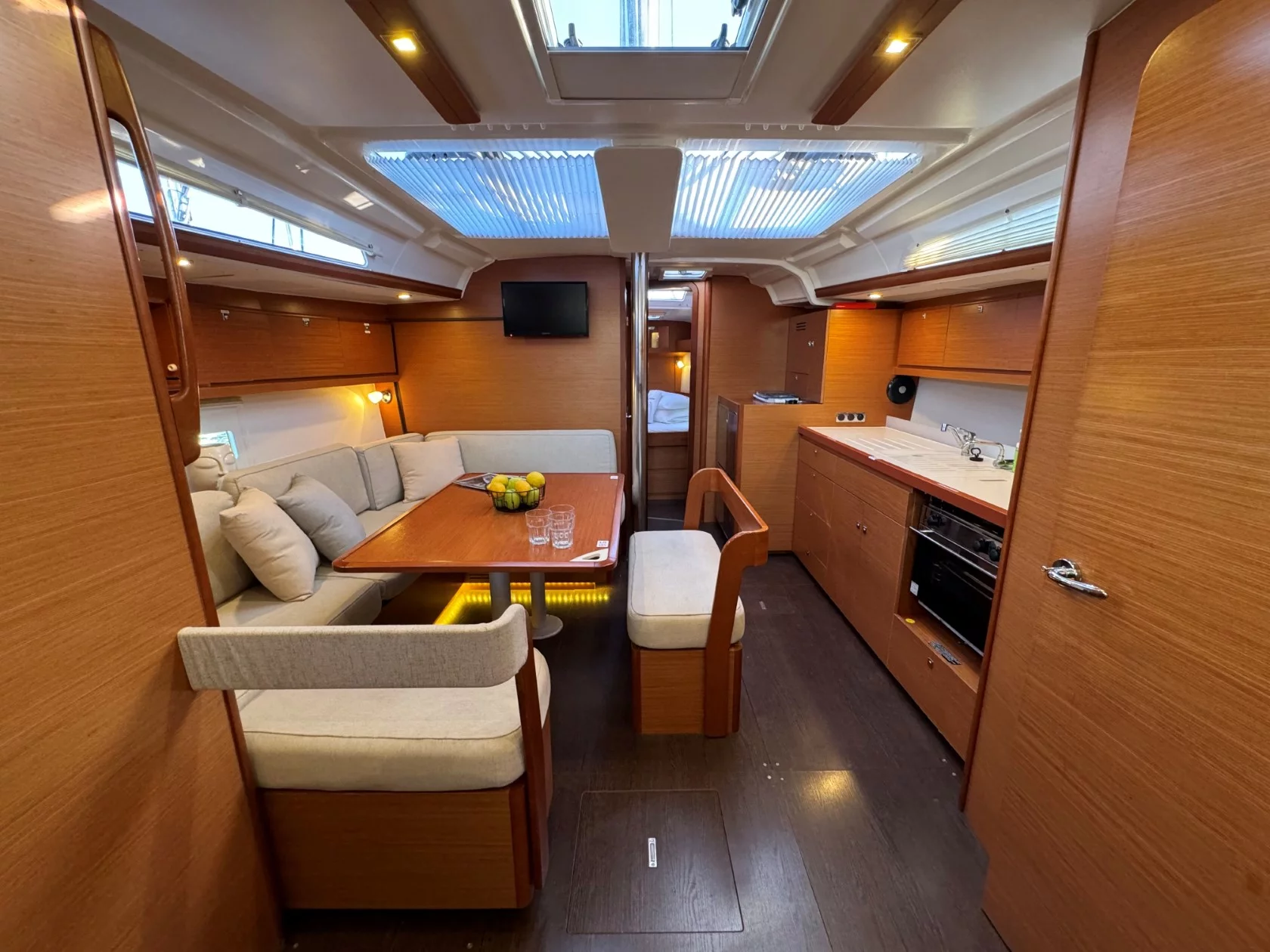 Dufour 430 Grand Large (Levan) Interior image - 20