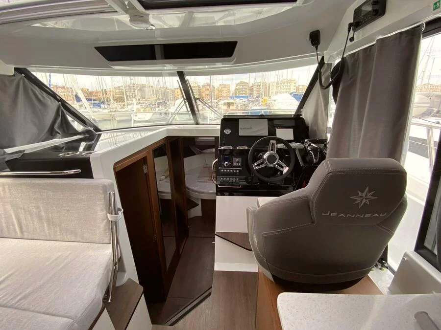 Merry Fisher 1095 (Follow Me) Interior image - 1