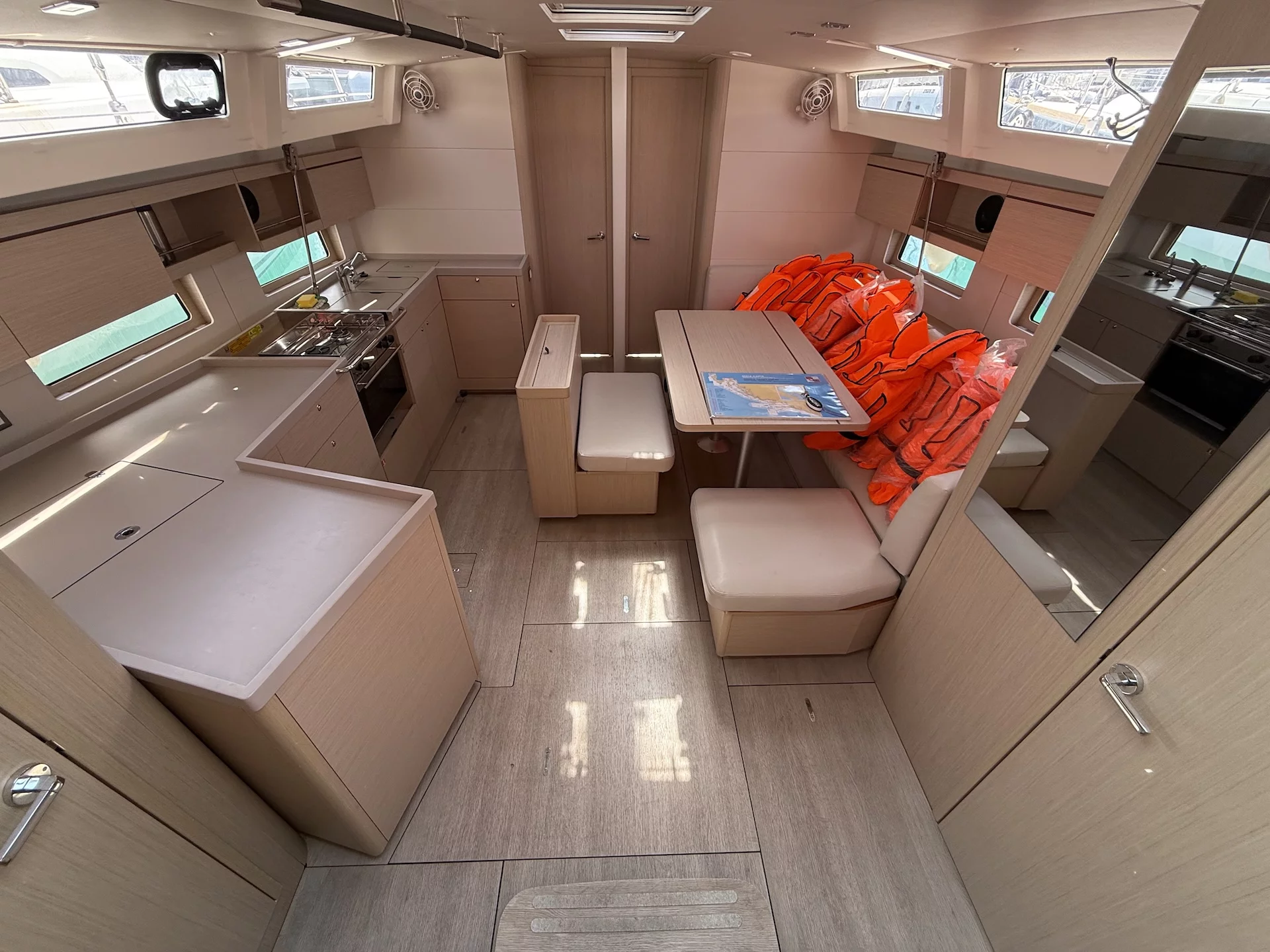 Oceanis 46.1 (Inmeda) Interior image - 14