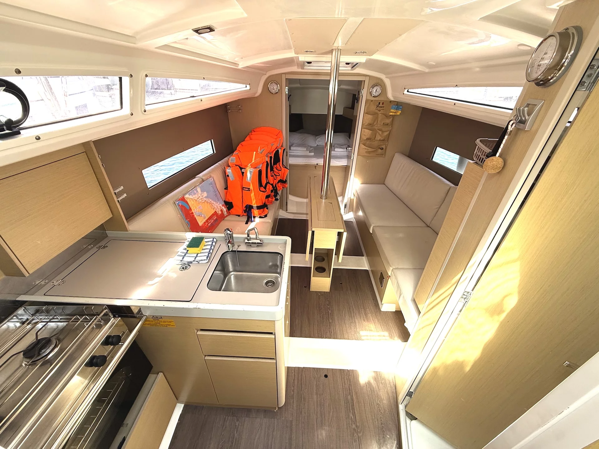 Oceanis 30.1 (Mañana) Interior image - 6