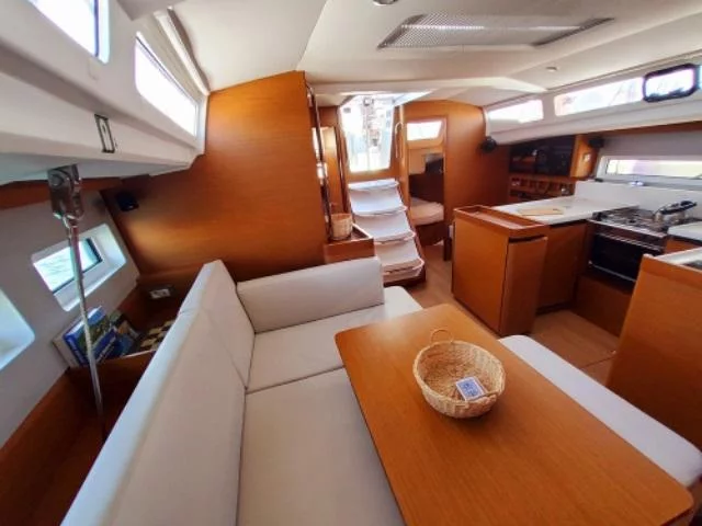 Sun Odyssey 440 (Holiday Kiss) Interior image - 1
