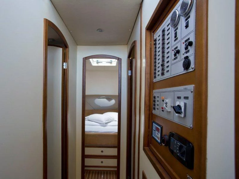 Marco Polo 12 (RED BULL) interior - 2