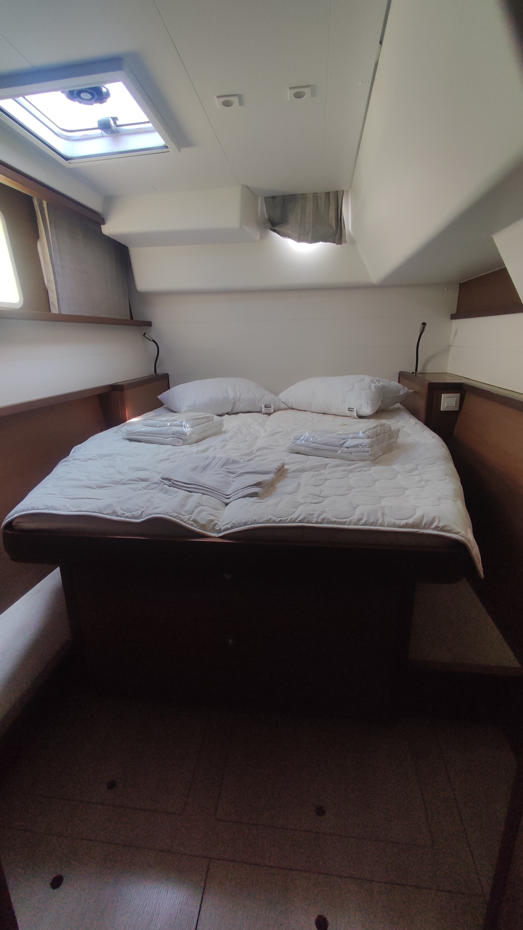 Photo #4 - Lagoon 450 Flybridge (Alex Jr.) in Volos - 24067