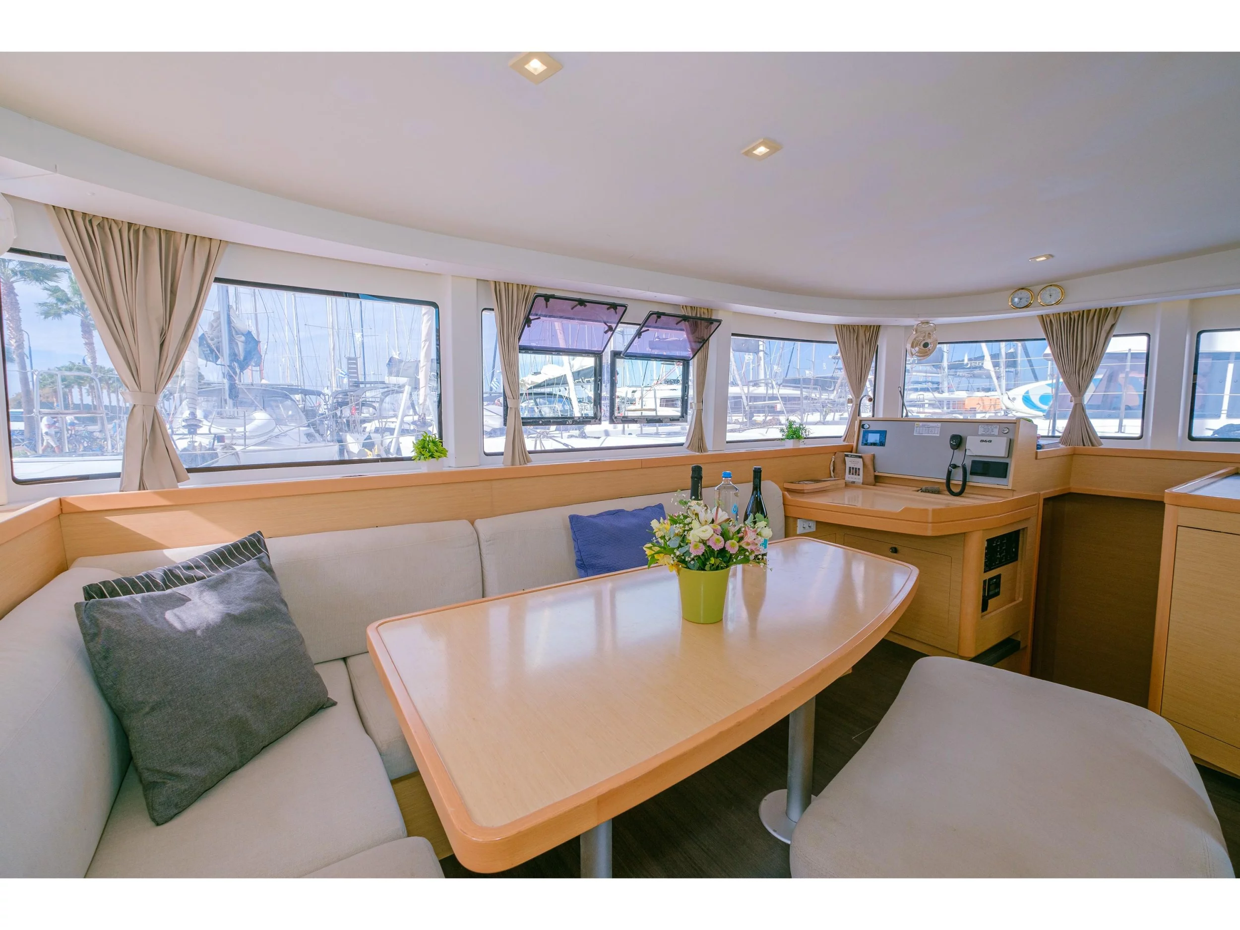 Lagoon 42 & GEN (Plous) Interior image - 3