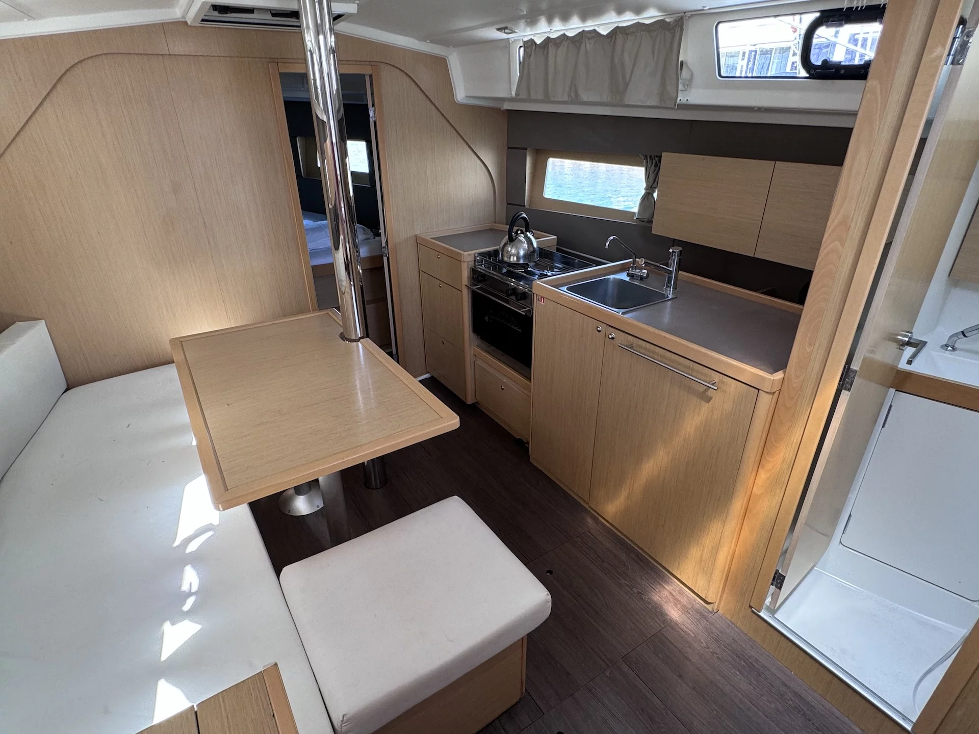 Oceanis 38 (Felina) Interior image - 14