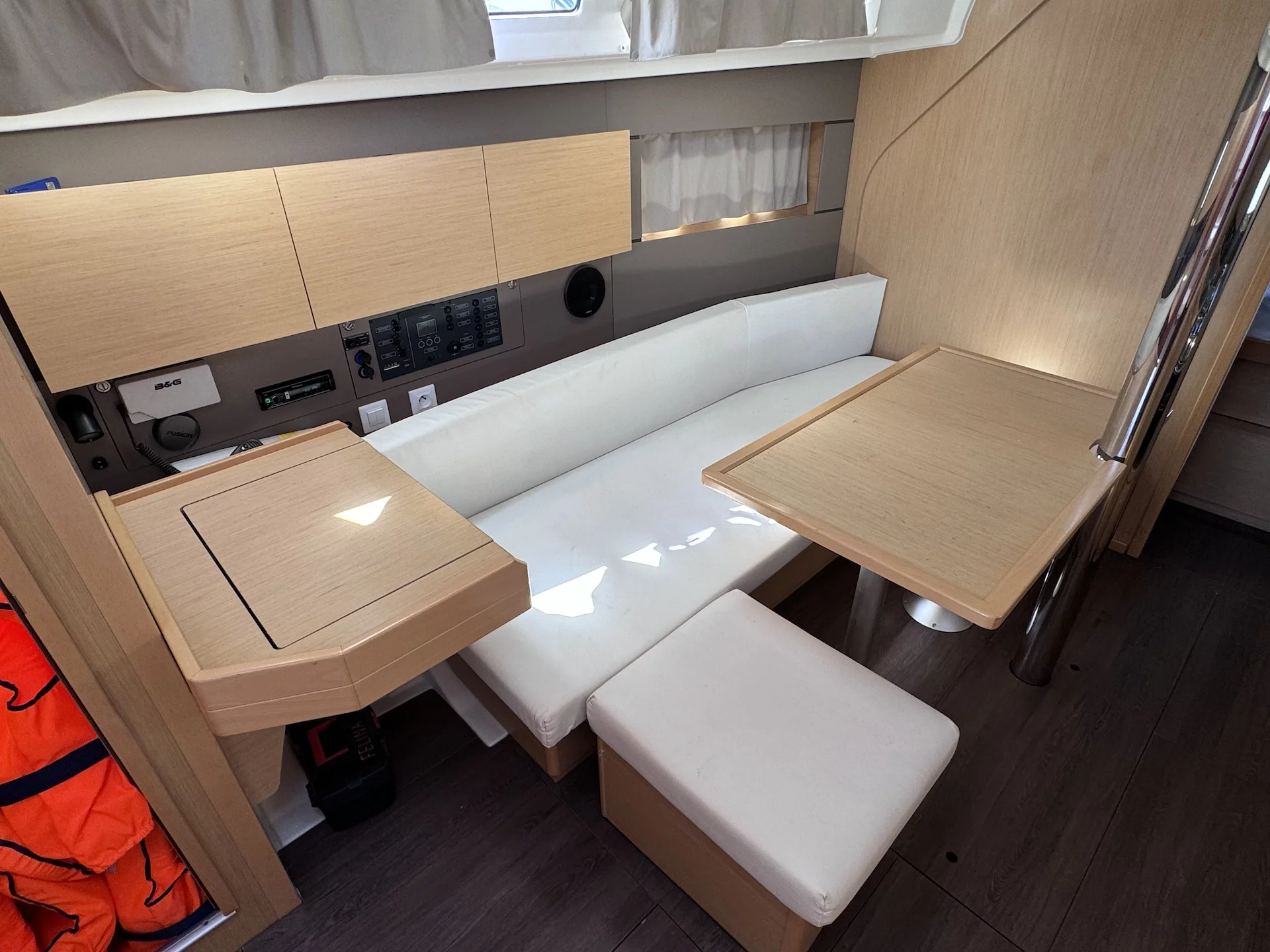 Oceanis 38 (Felina)  - 13