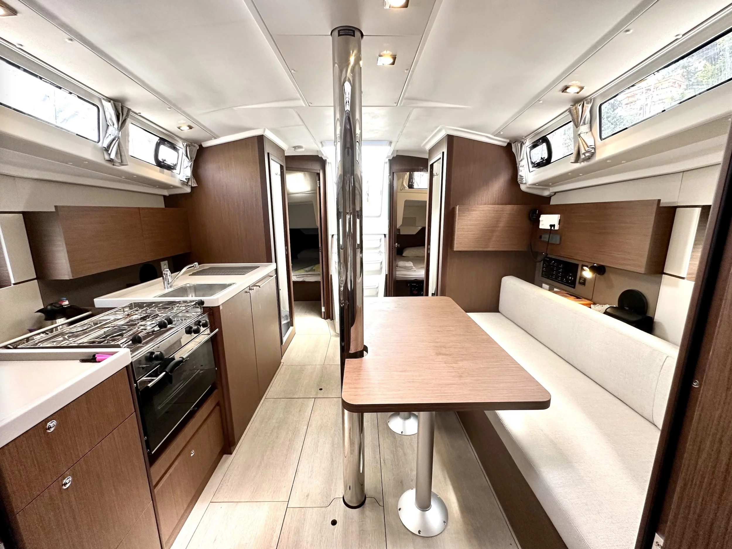 Oceanis 38.1 (Sail Lyra) Interior image - 11