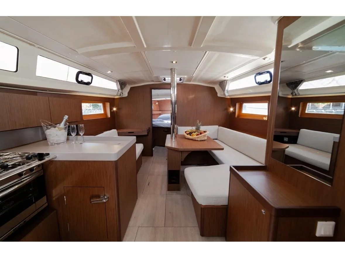 Oceanis 41.1 (Sail Polaris) Interior image - 4