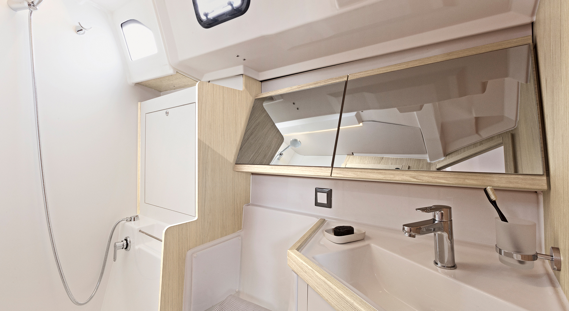 Photo #8 - Oceanis 46.1 (Pebbles) in Rodi - 23316