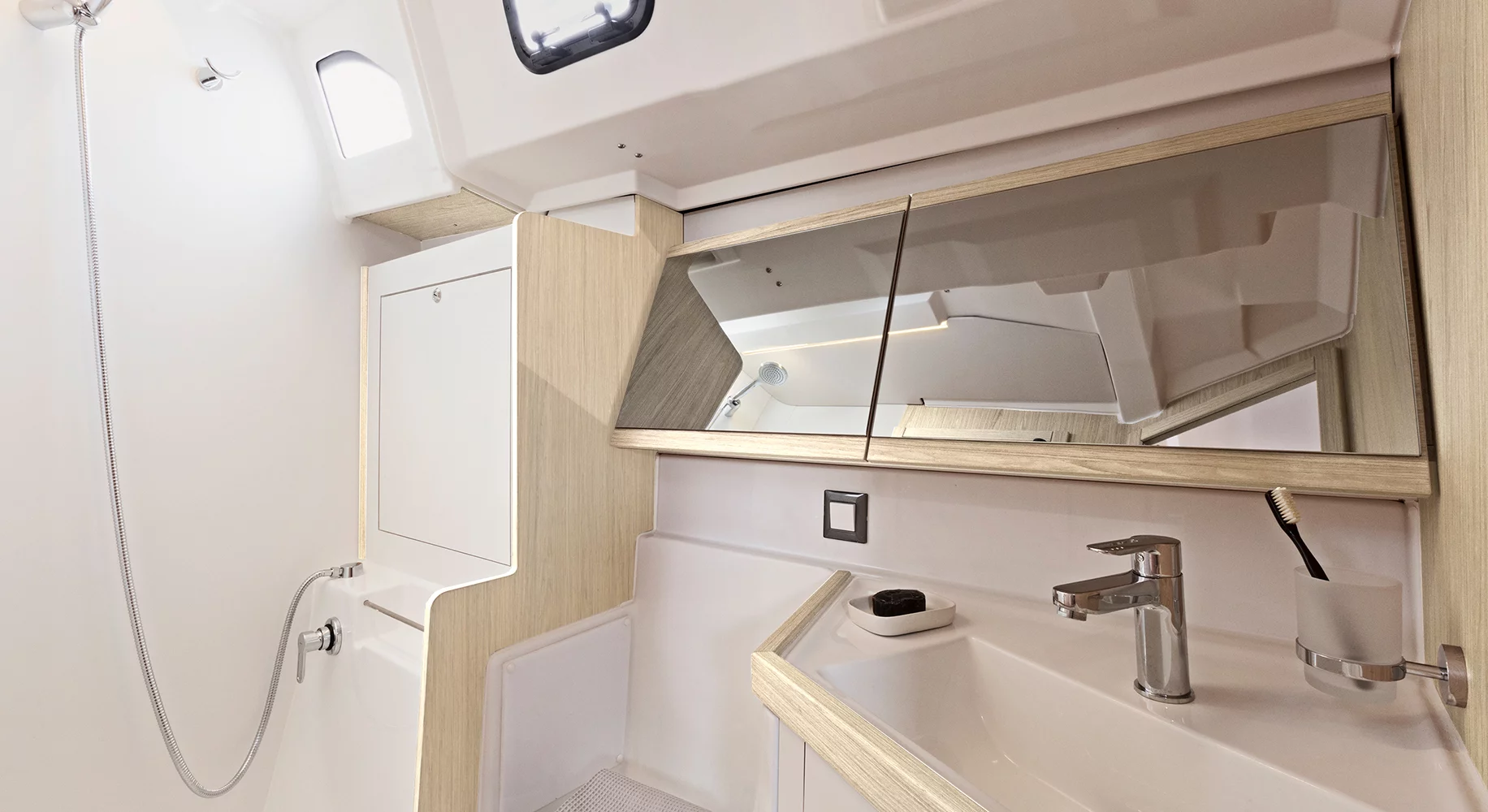 Oceanis 46.1 (Pebbles)  - 7
